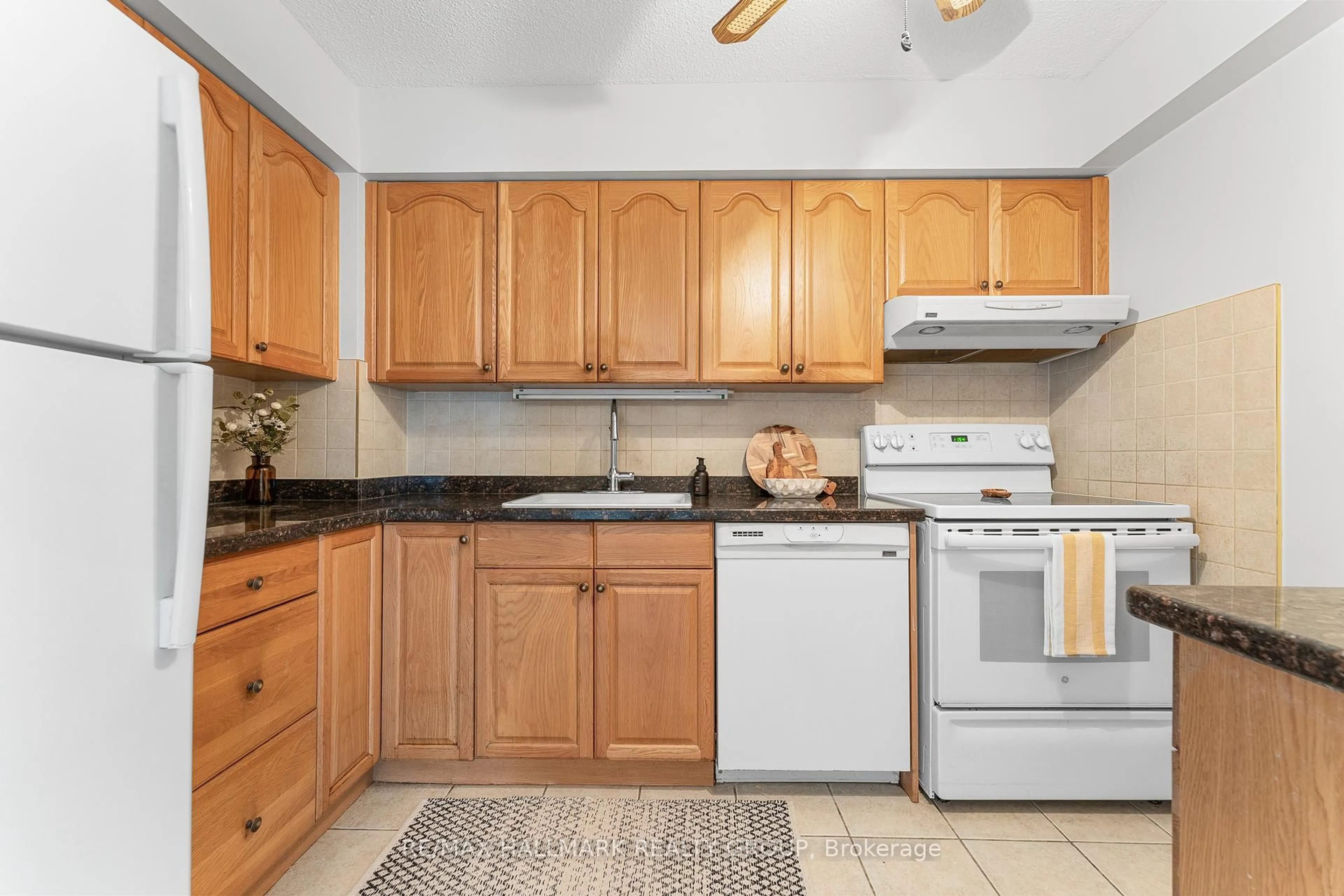 Standard kitchen, ceramic/tile floor for 158C McArthur Ave #808, Ottawa Ontario K1L 8E7