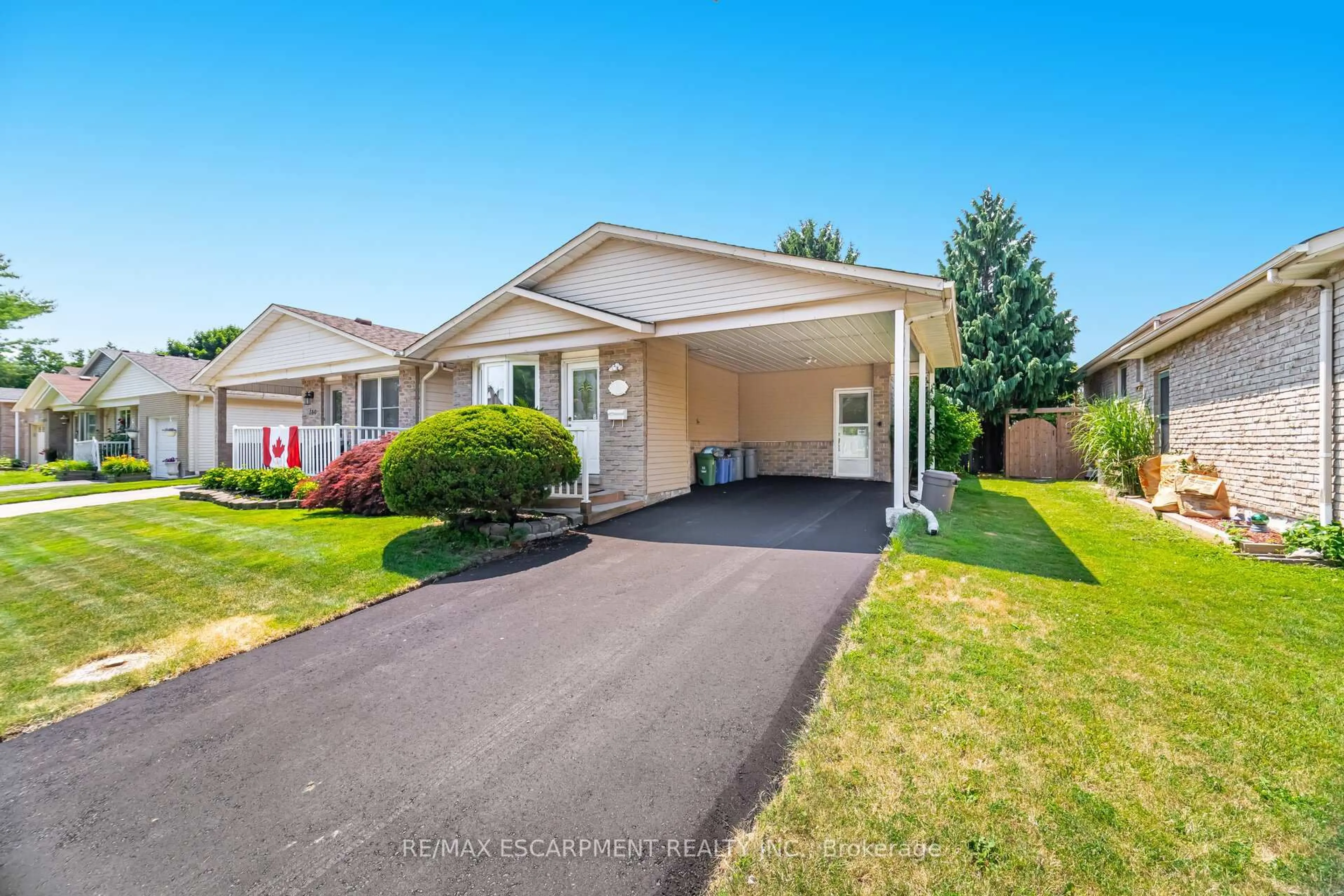 Home with vinyl exterior material, street for 178 ATHENIA Dr, Hamilton Ontario L8J 1V8