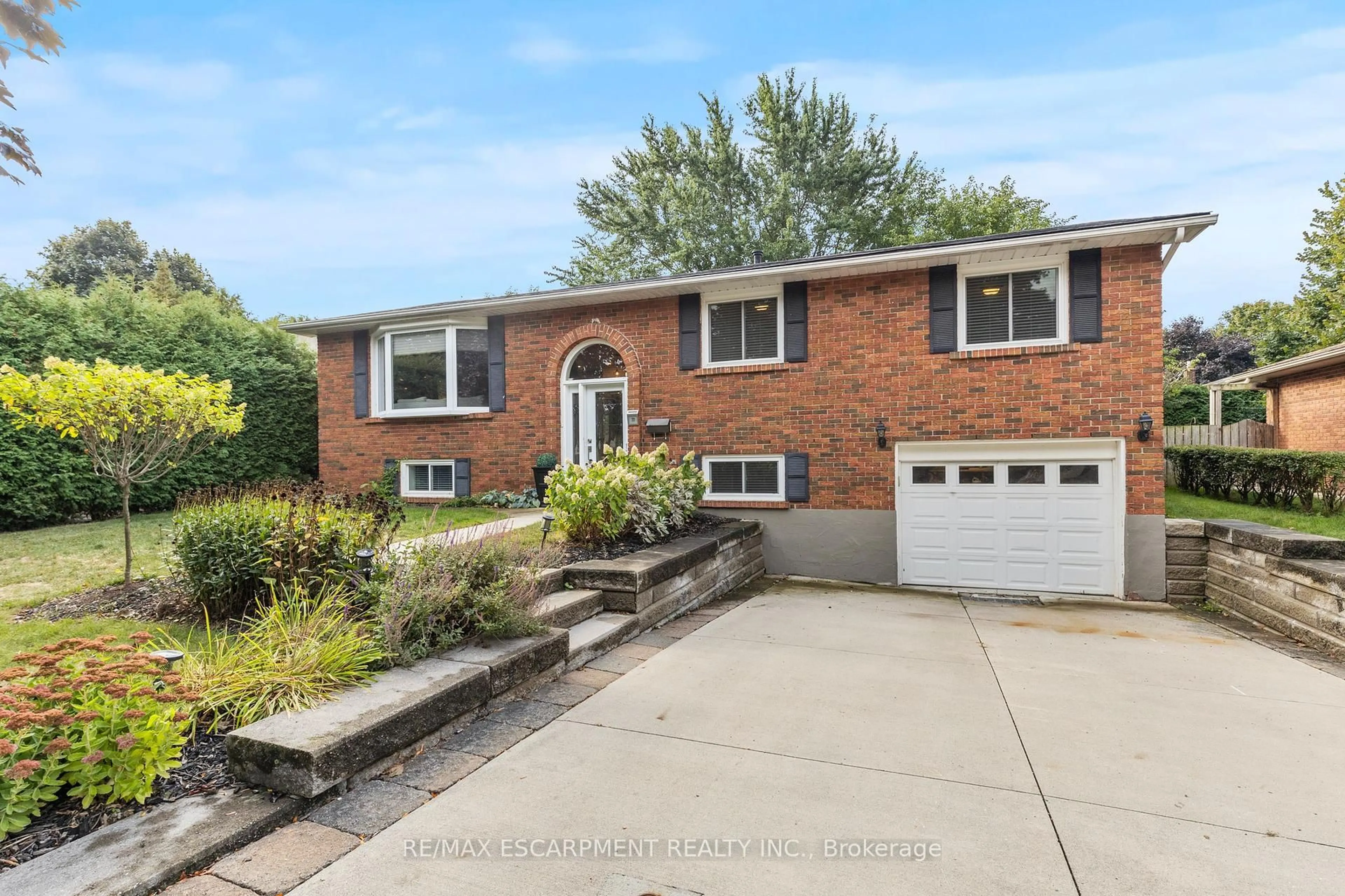 Home with brick exterior material, street for 77 Debora Dr, Grimsby Ontario L3M 4L3