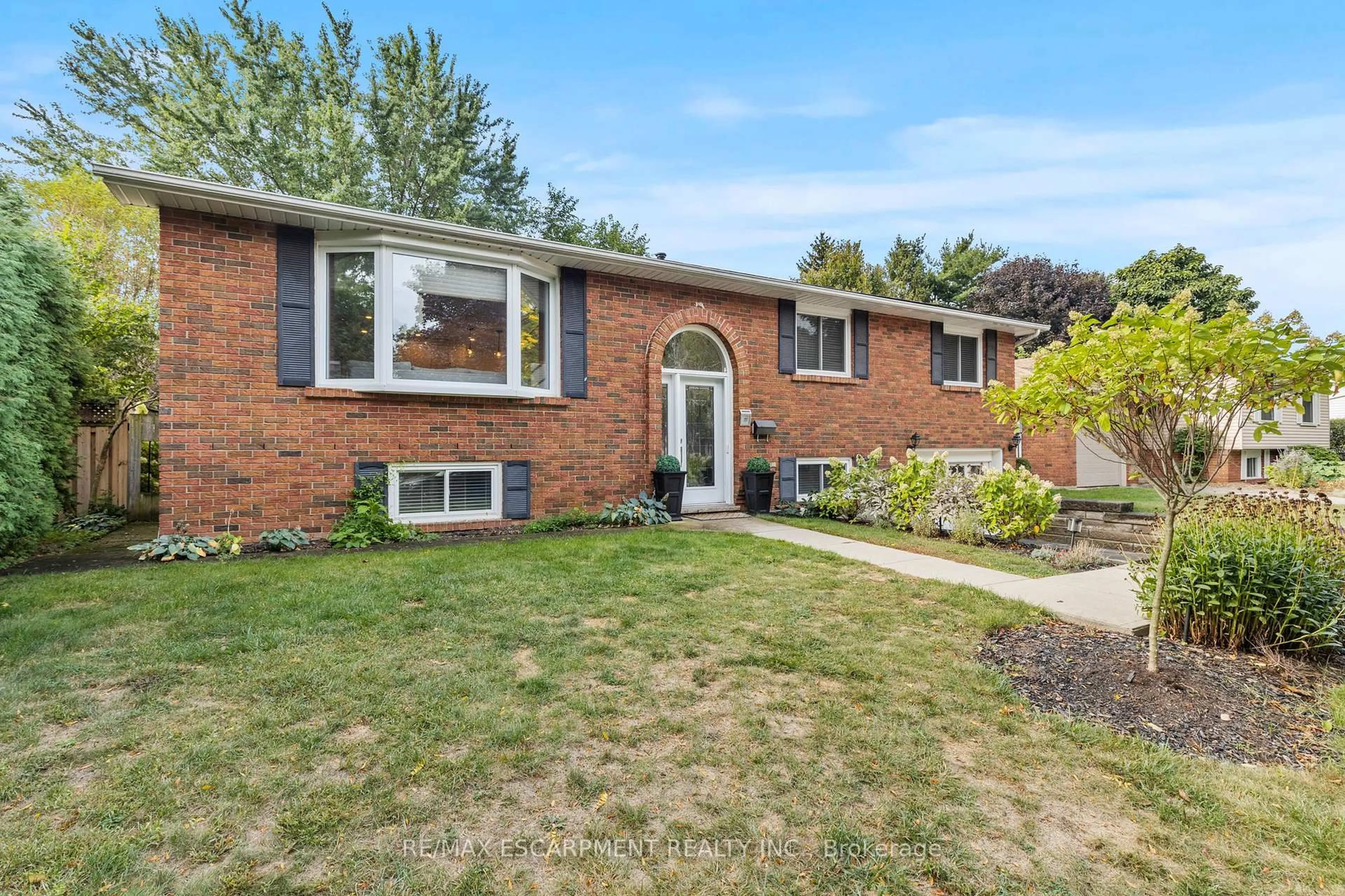 Home with brick exterior material, street for 77 Debora Dr, Grimsby Ontario L3M 4L3