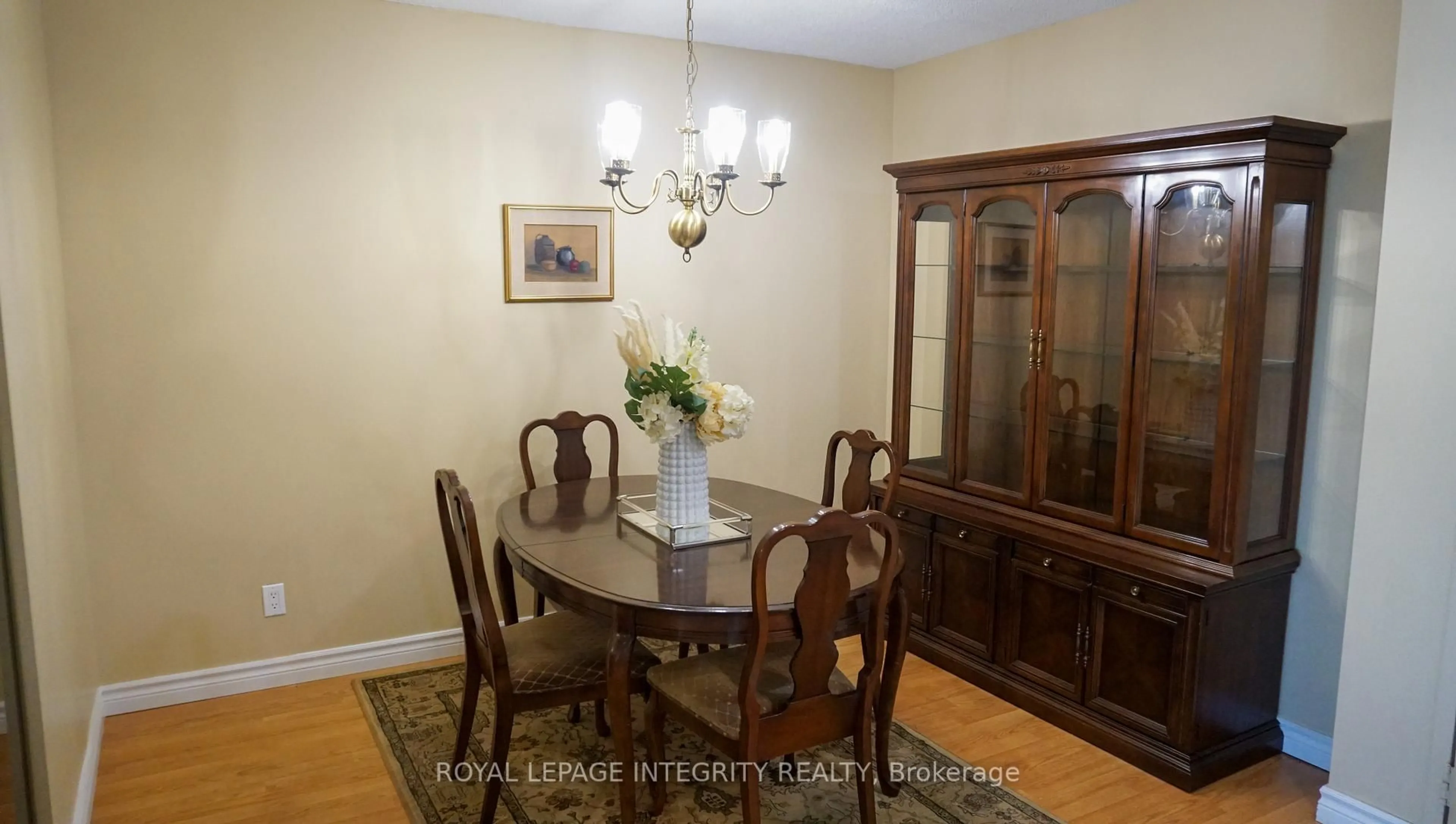 Dining room, wood/laminate floor for 555 Brittany Dr #1008, Ottawa Ontario K1K 4C5