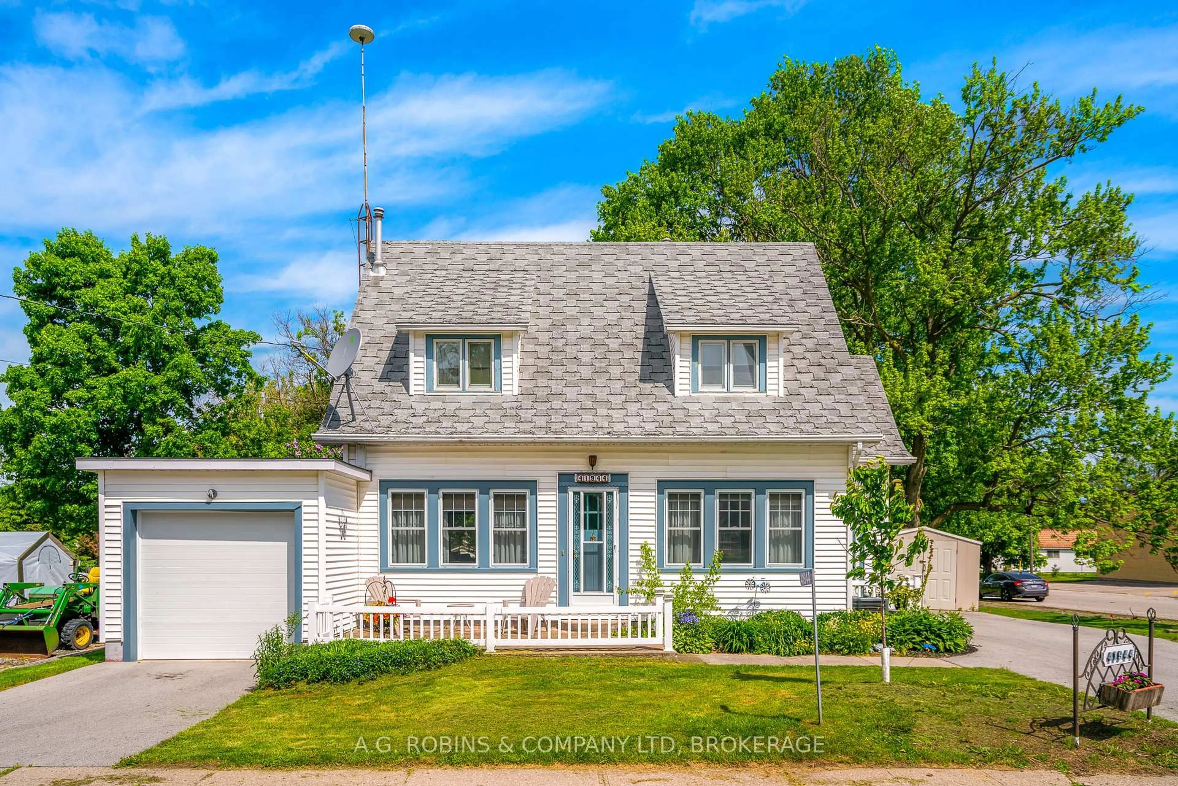 Home with vinyl exterior material, street for 41944 Clarendon St, Wainfleet Ontario L0S 1V0