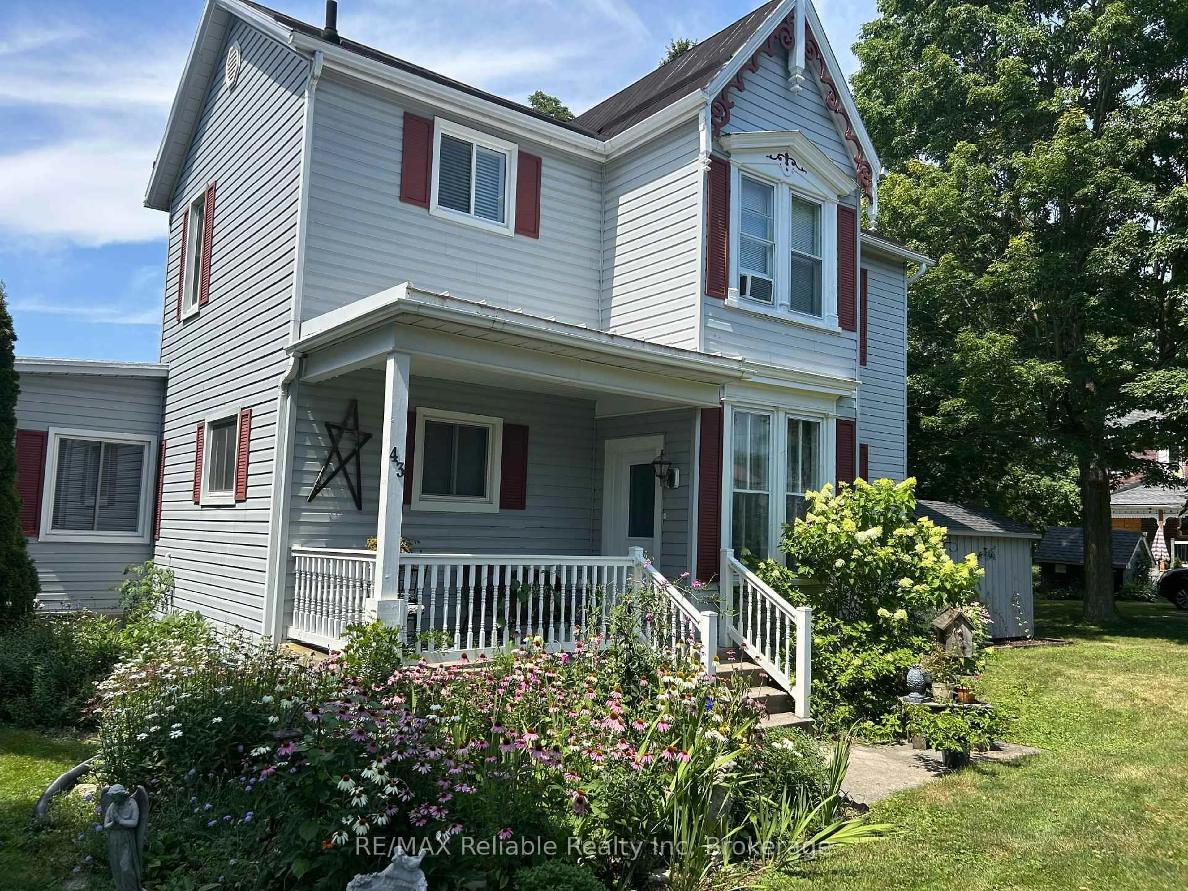 Home with vinyl exterior material, street for 43 Jarvis St, Huron East Ontario N0K 1W0