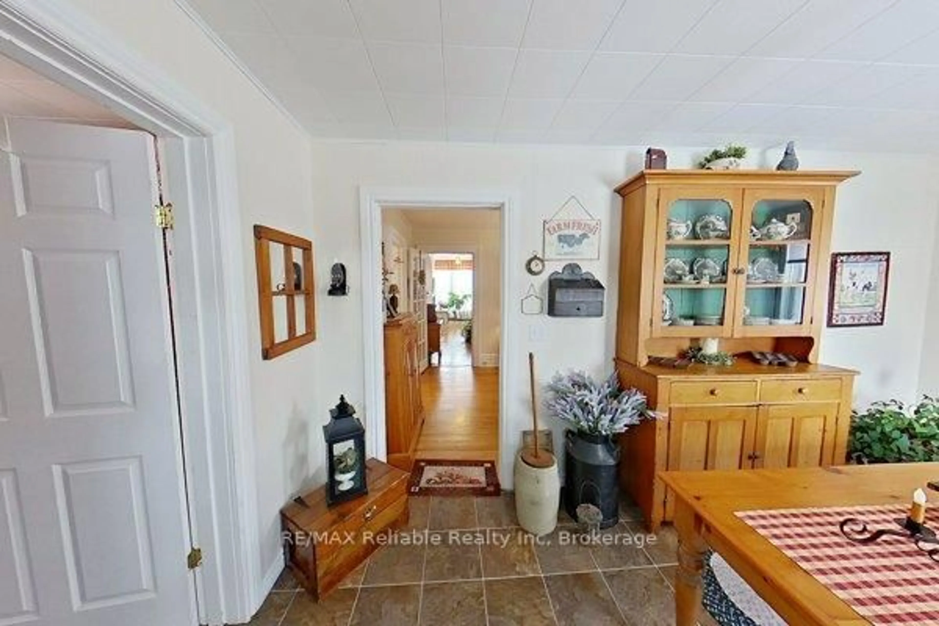 Indoor entryway for 43 Jarvis St, Huron East Ontario N0K 1W0