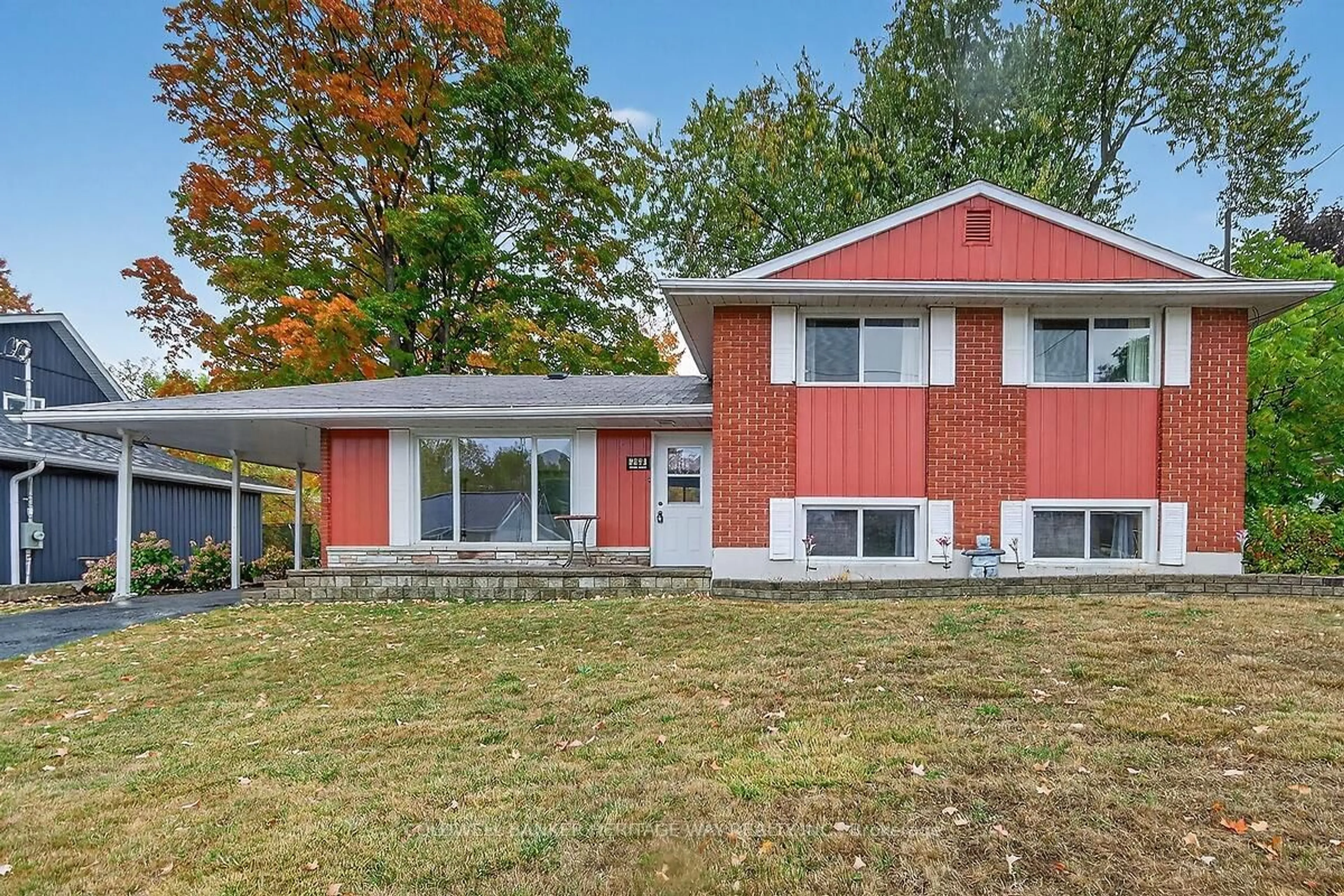 Home with vinyl exterior material, street for 268 Ottawa St, Almonte Ontario K0A 1A0