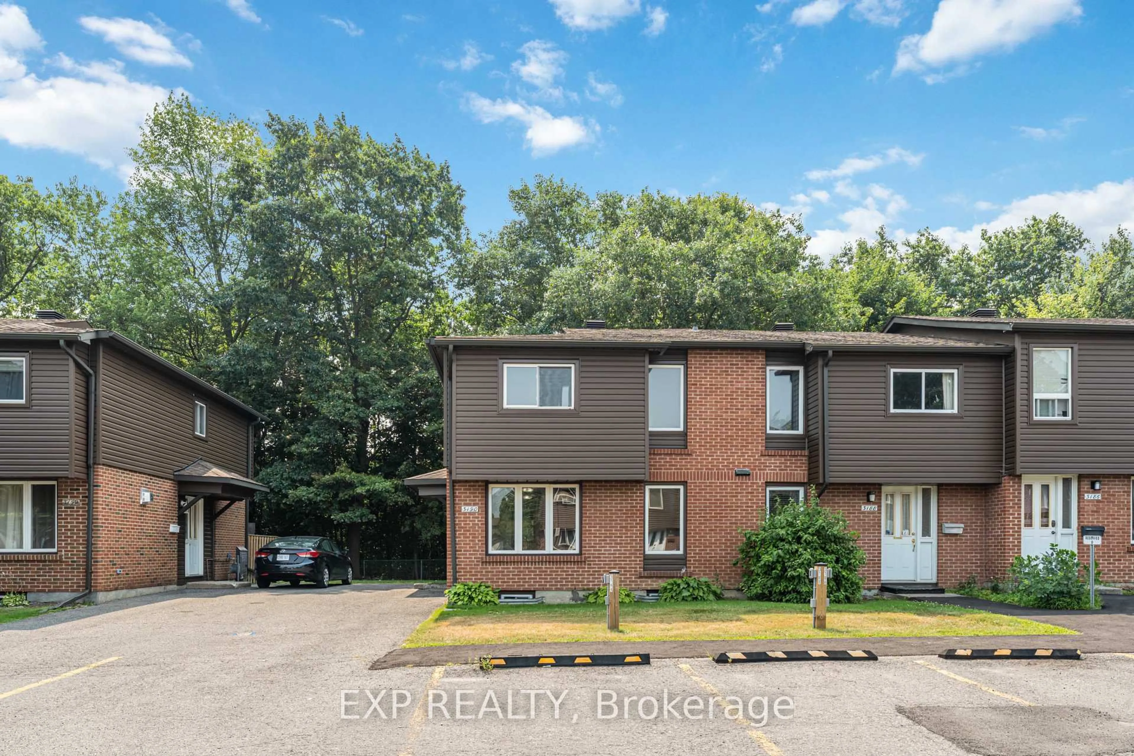 A pic from outside/outdoor area/front of a property/back of a property/a pic from drone, street for 3190 Stockton Dr #91, Gloucester Ontario K1T 1S1