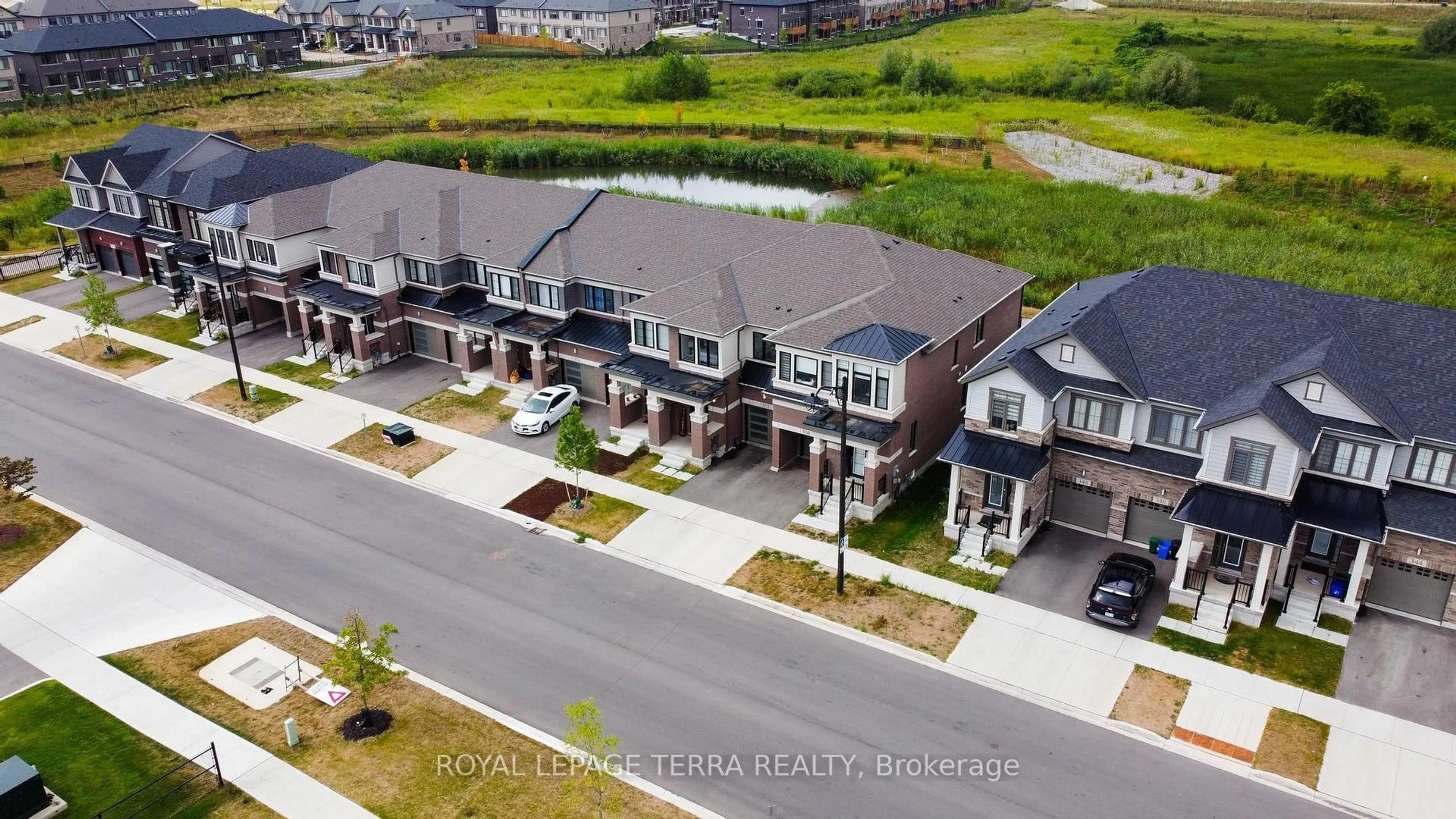 A pic from outside/outdoor area/front of a property/back of a property/a pic from drone, street for 352 Bismark Dr, Cambridge Ontario N1S 0C6