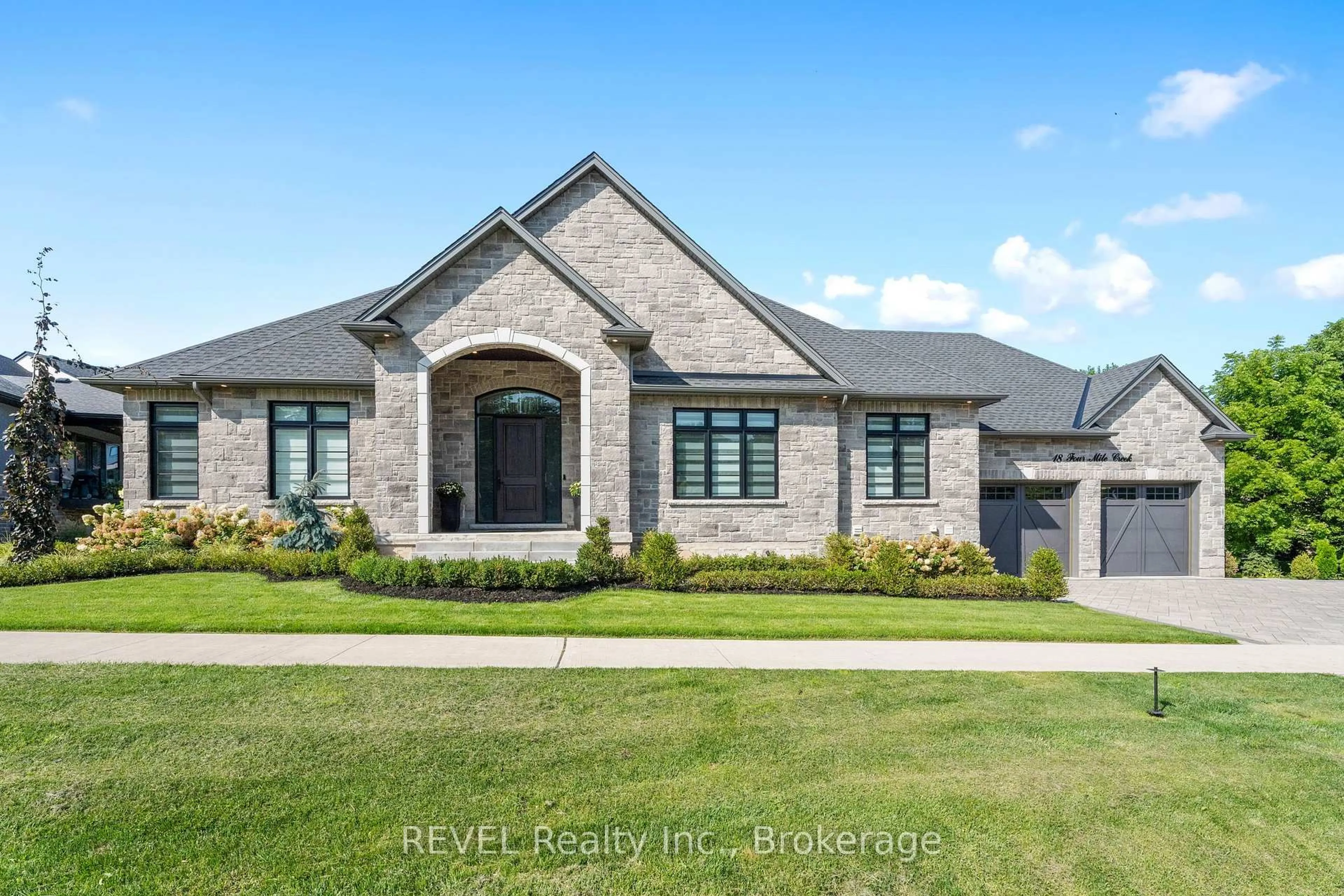 Home with brick exterior material, unknown for 18 Four Mile Creek Rd, Niagara-on-the-Lake Ontario L0S 1J1