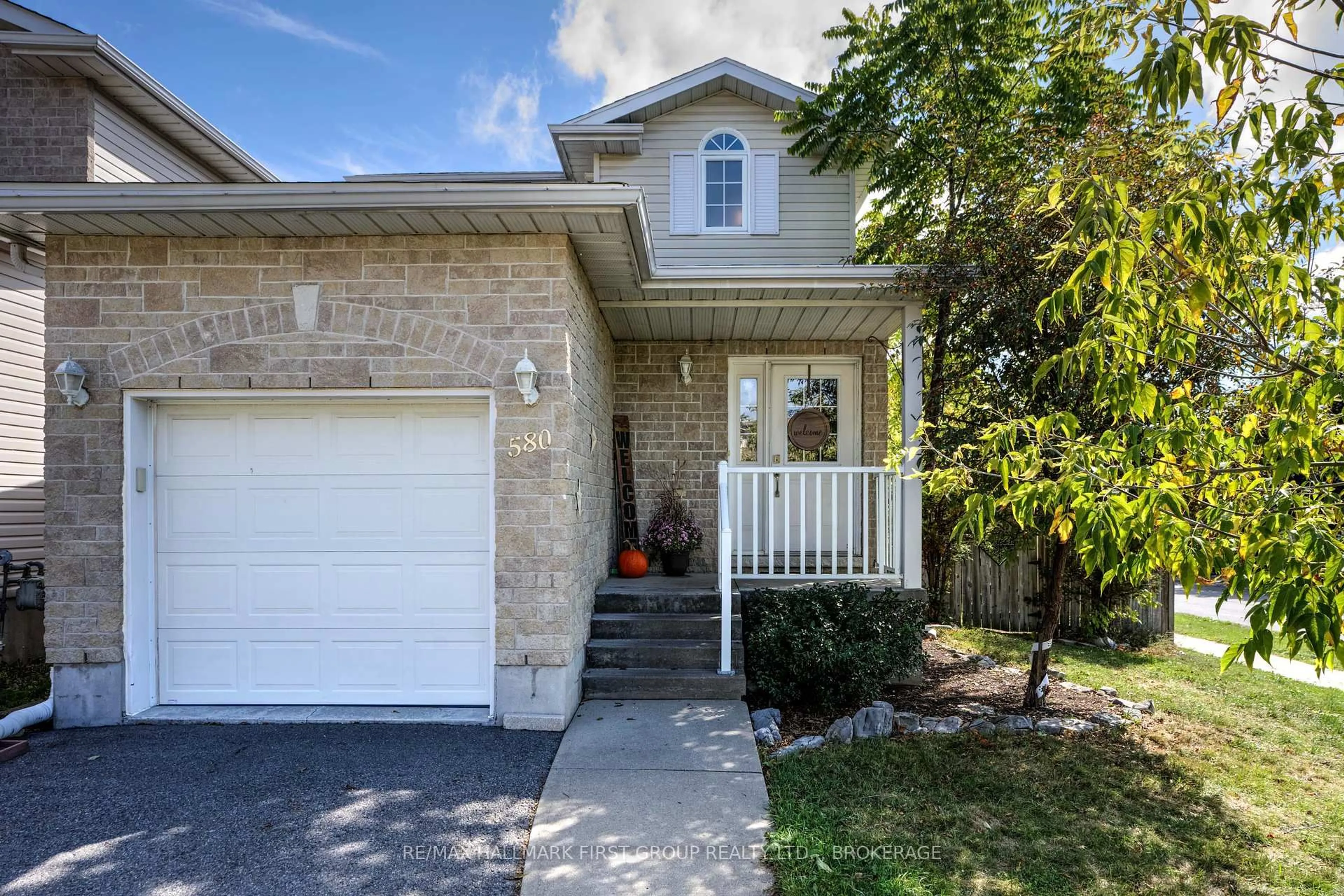 Home with brick exterior material, street for 580 HERITAGE Crt, Kingston Ontario K7M 9C9