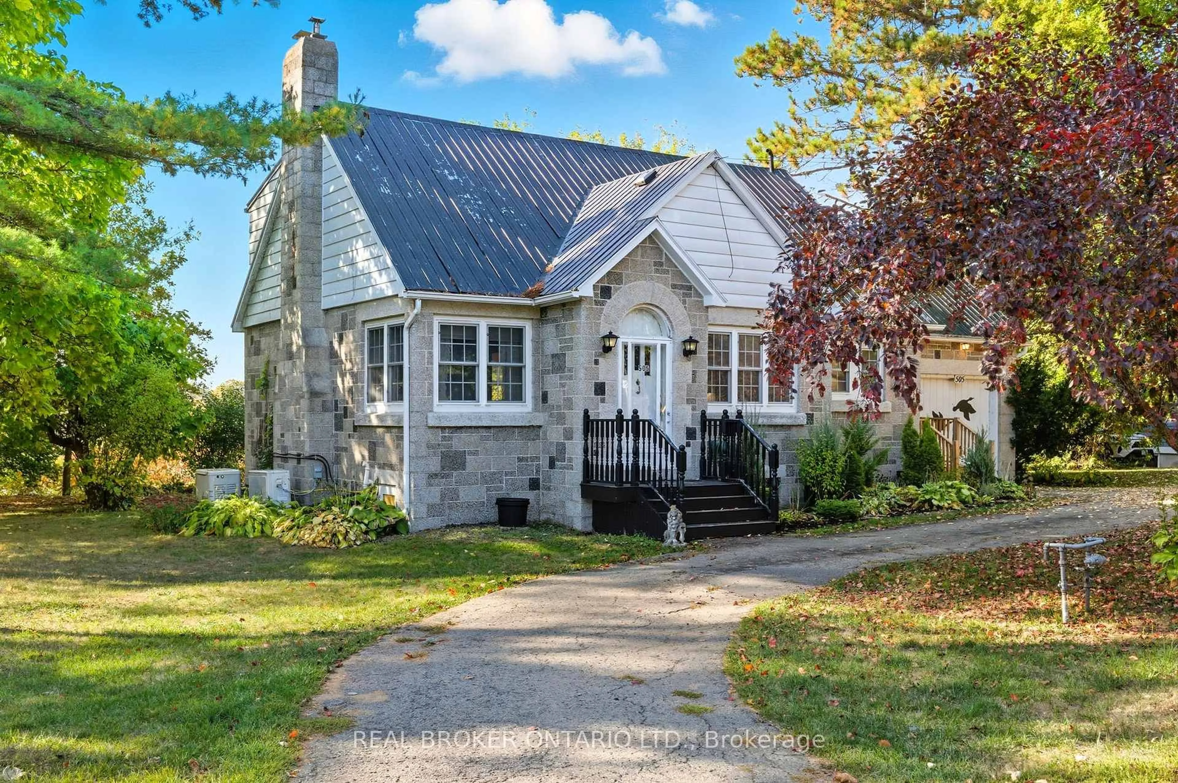 Home with vinyl exterior material, street for 505 Main St, Merrickville-Wolford Ontario K0G 1N0