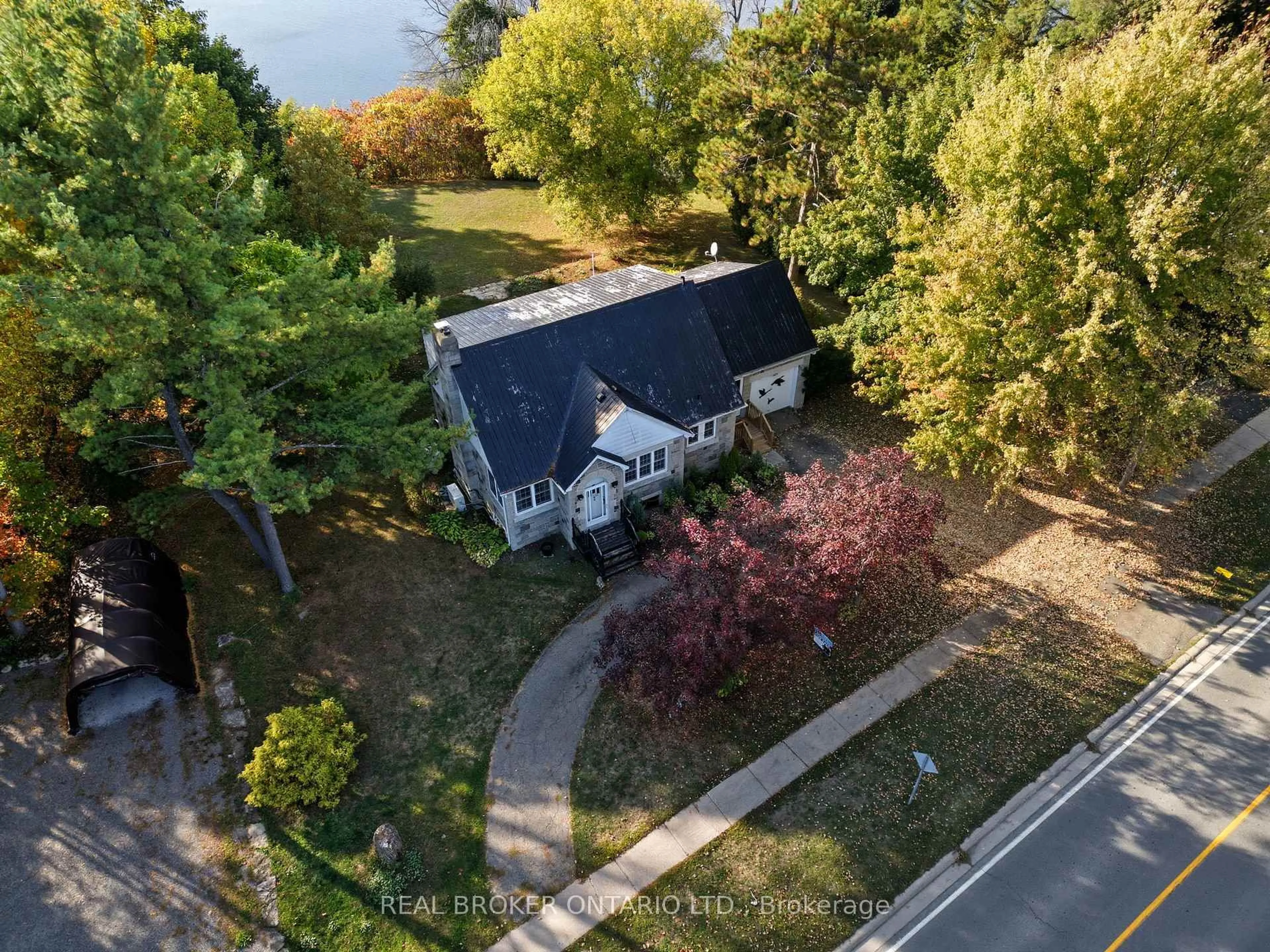 A pic from outside/outdoor area/front of a property/back of a property/a pic from drone, street for 505 Main St, Merrickville-Wolford Ontario K0G 1N0