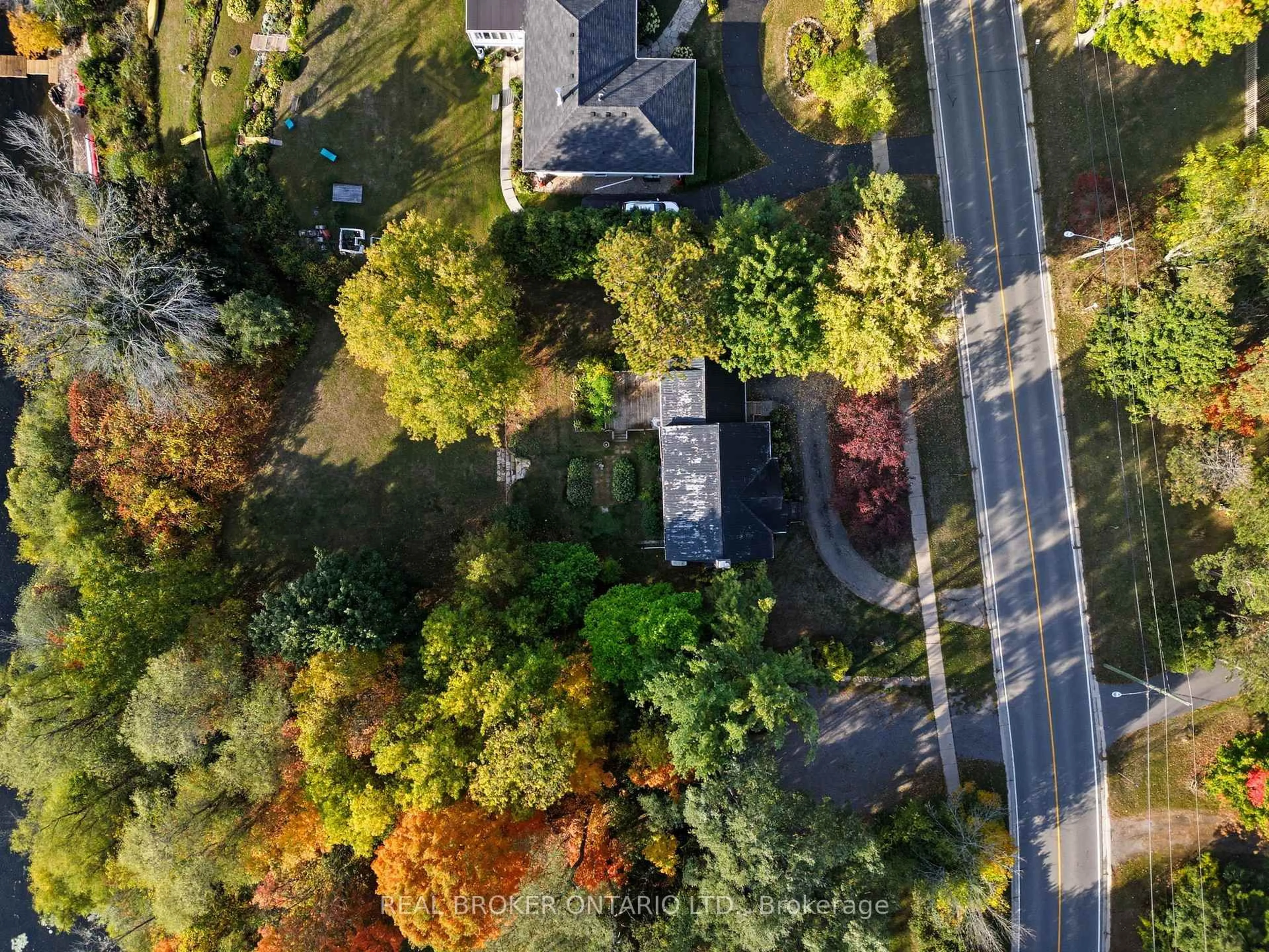 A pic from outside/outdoor area/front of a property/back of a property/a pic from drone, street for 505 Main St, Merrickville-Wolford Ontario K0G 1N0