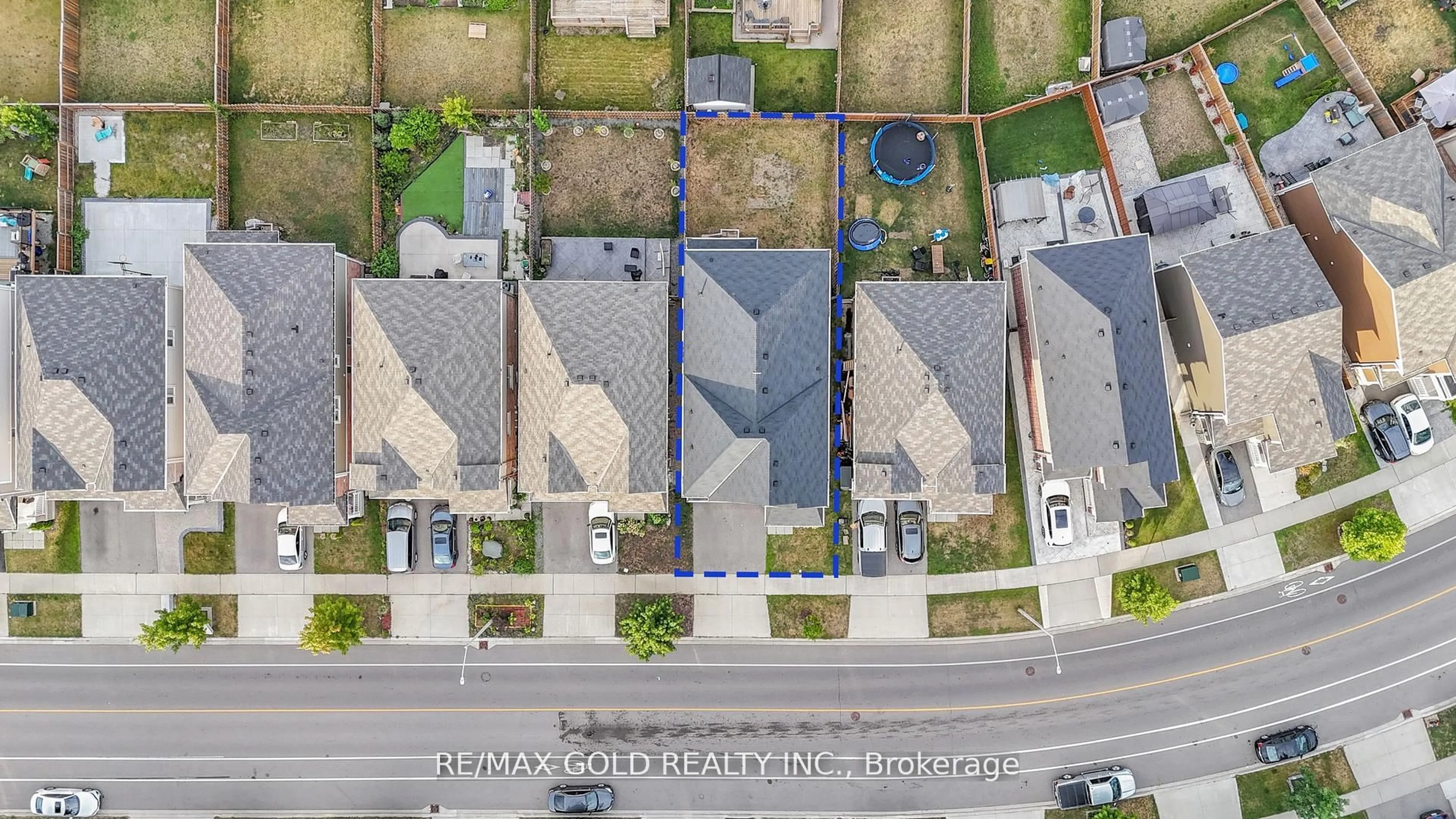 A pic from outside/outdoor area/front of a property/back of a property/a pic from drone, street for 63 Compass Tr, Cambridge Ontario N3E 0B3