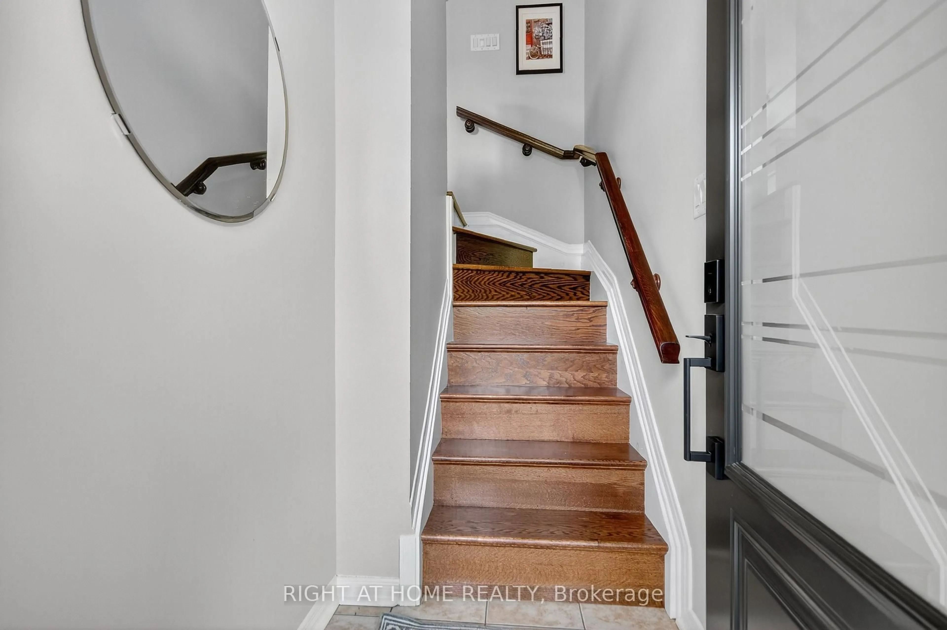 Stairs for 24 Manhattan Cres, Ottawa Ontario K2C 4B4