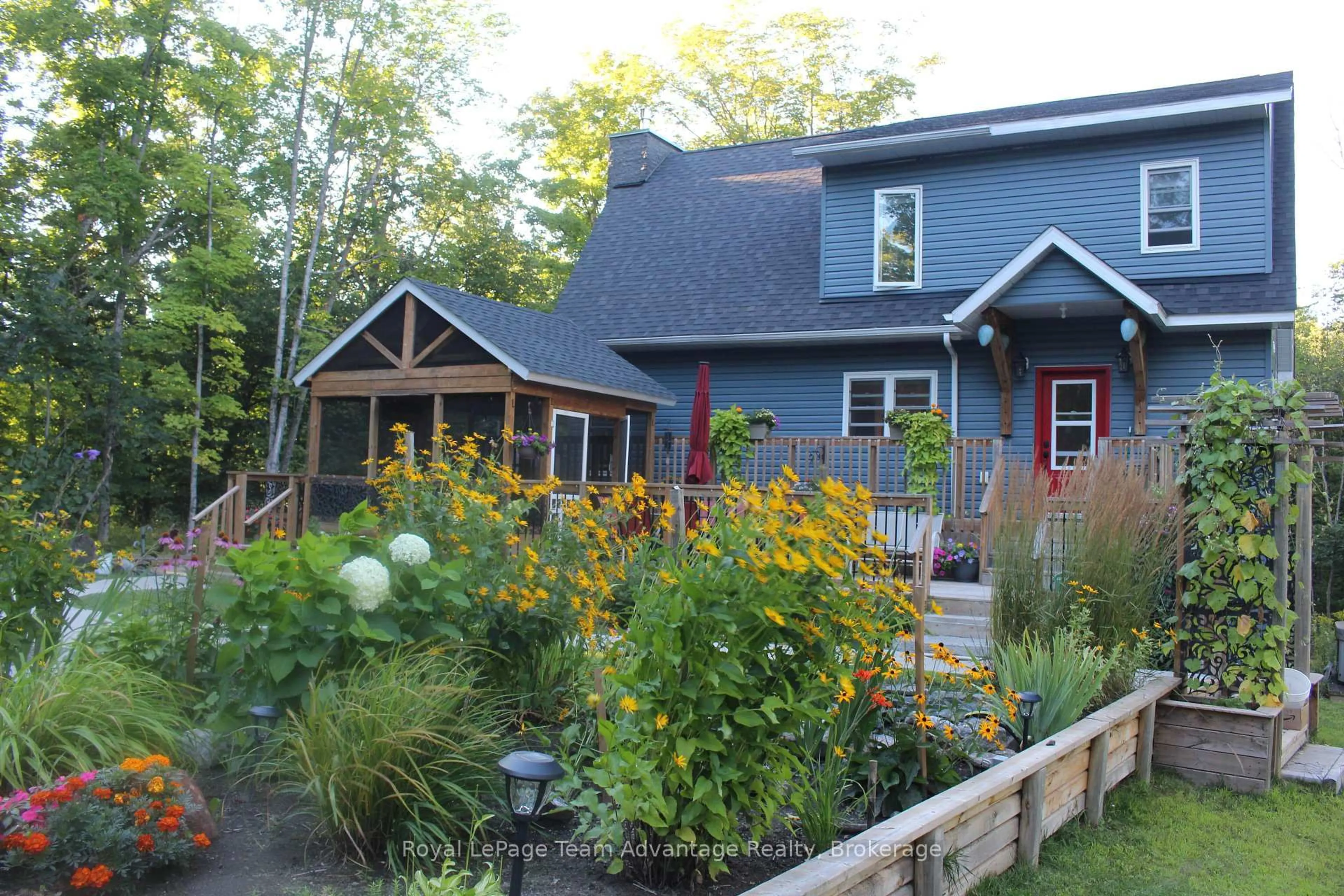 Patio, street for 17 Hagerman Crt, Seguin Ontario P2A 0B2
