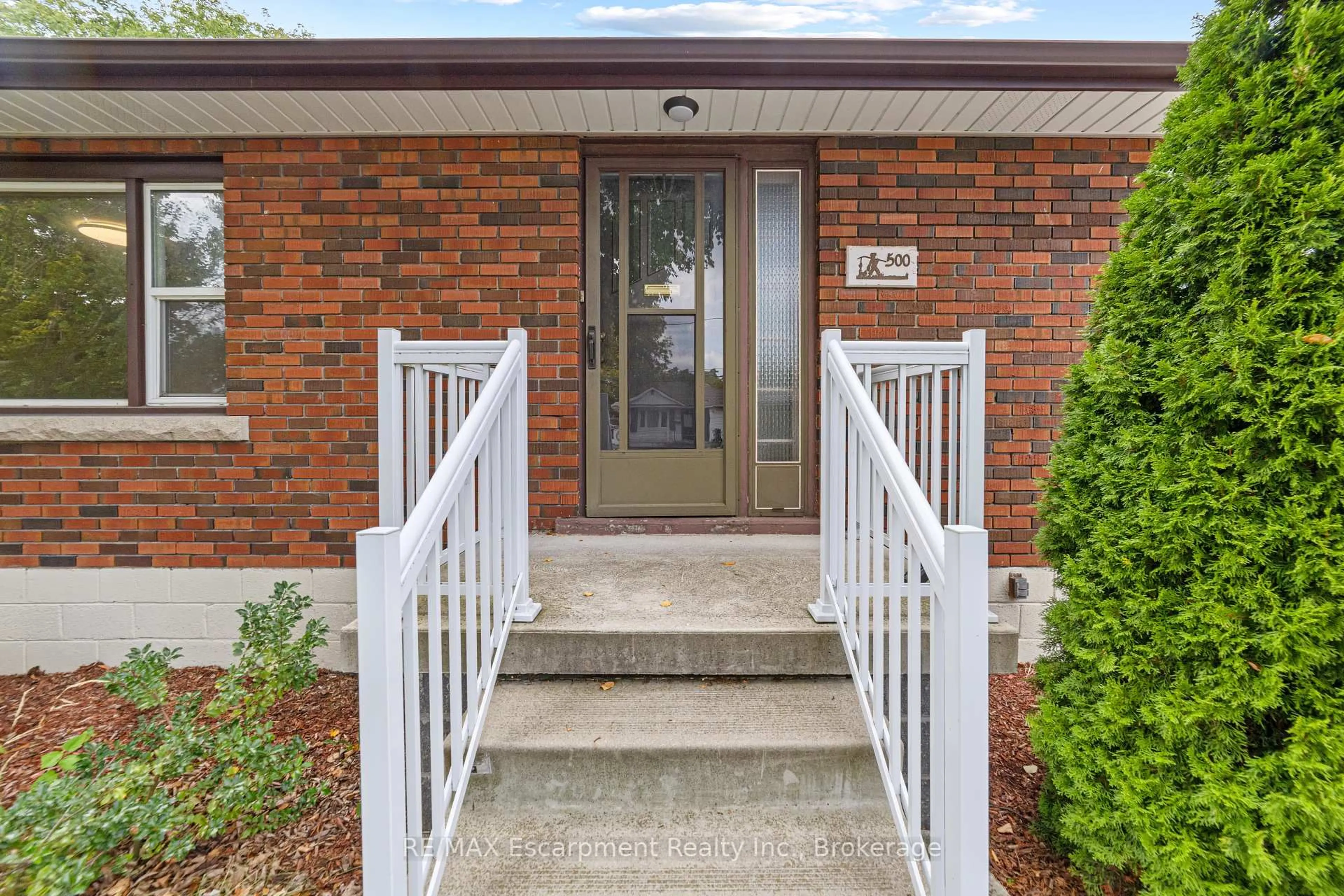 Indoor entryway for 500 Rosseau Rd, Hamilton Ontario L8K 4T5