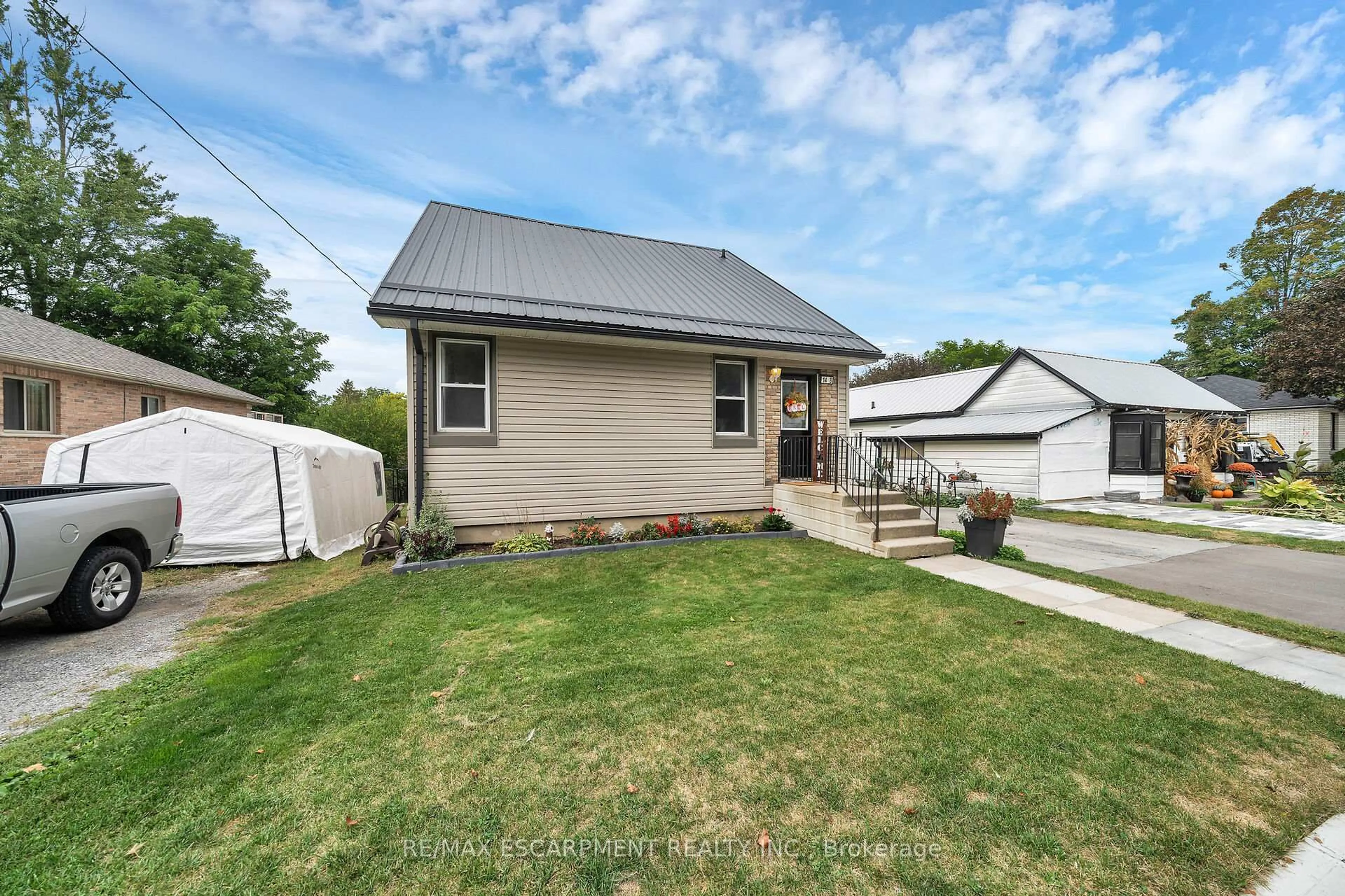 A pic from outside/outdoor area/front of a property/back of a property/a pic from drone, street for 14 Potts Rd, Norfolk Ontario N3Y 2S6