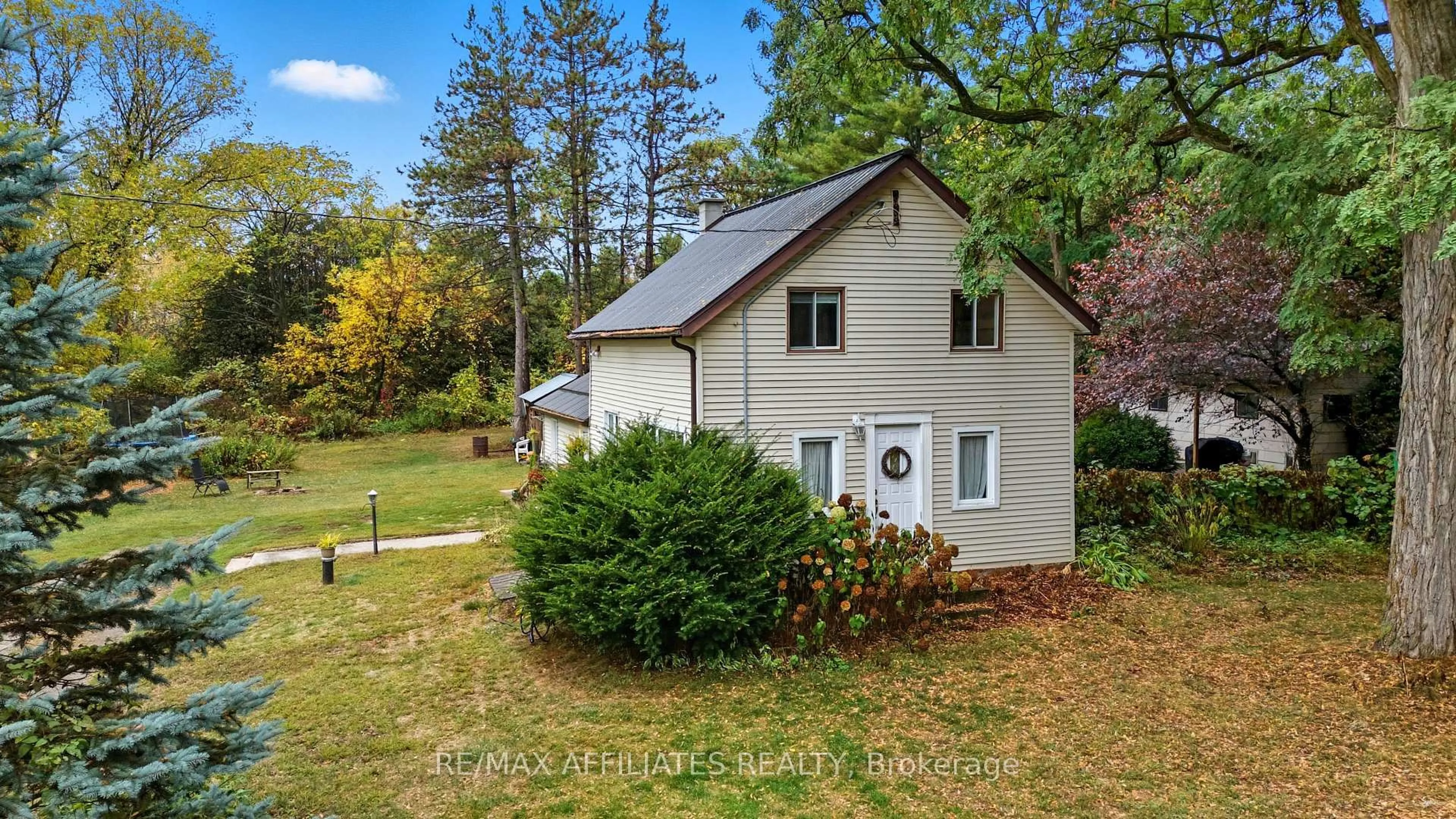 A pic from outside/outdoor area/front of a property/back of a property/a pic from drone, unknown for 6550 Charleville Rd, Augusta Ontario K0E 1T0