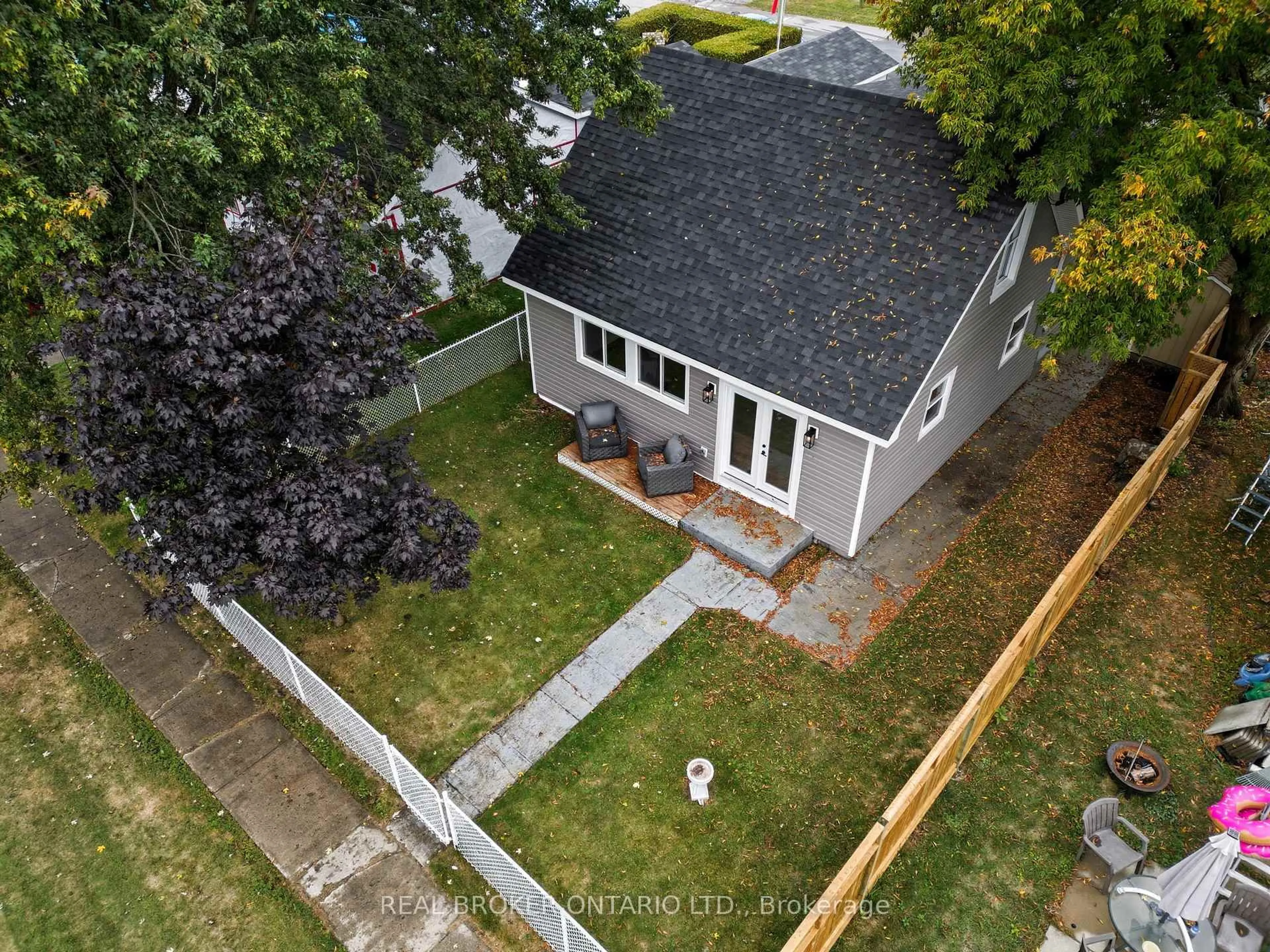 A pic from outside/outdoor area/front of a property/back of a property/a pic from drone, street for 25 Roosevelt Dr, Smiths Falls Ontario K7A 3J7
