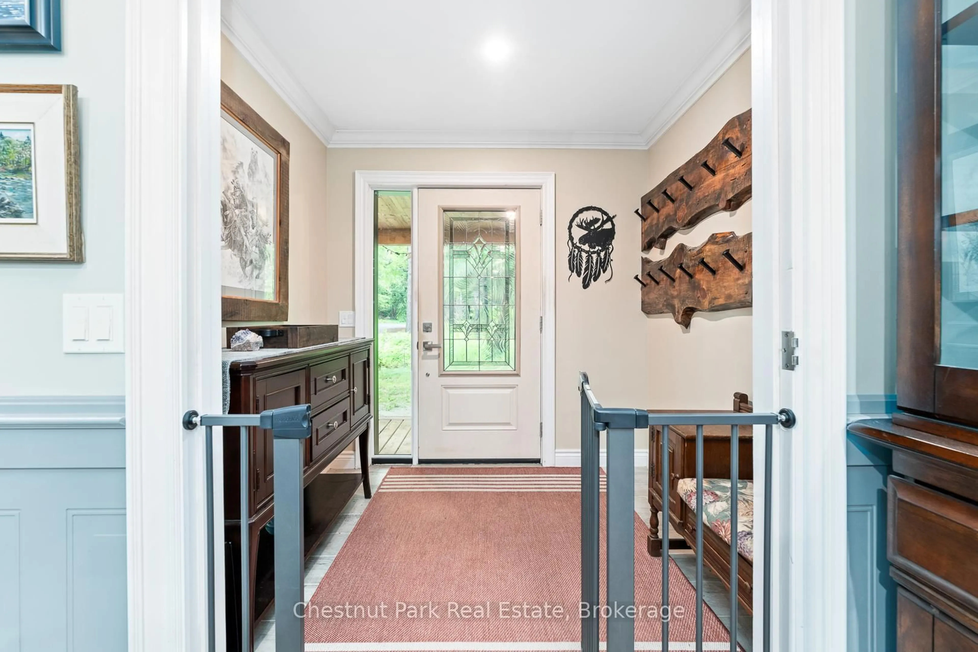 Indoor entryway for 1037 Skeleton Lake 3 Rd, Muskoka Lakes Ontario P0B 1M0
