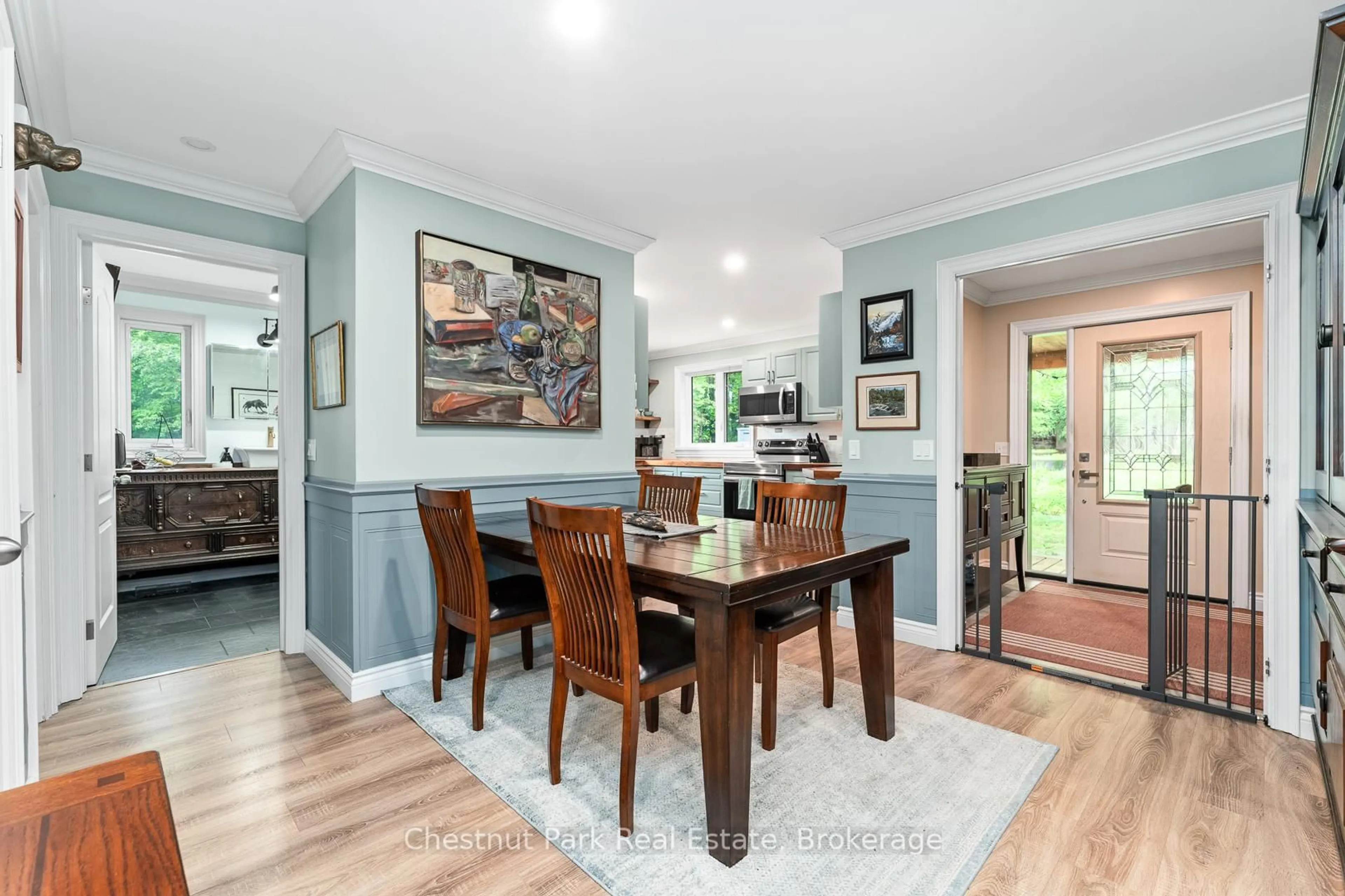 Dining room, wood/laminate floor for 1037 Skeleton Lake 3 Rd, Muskoka Lakes Ontario P0B 1M0