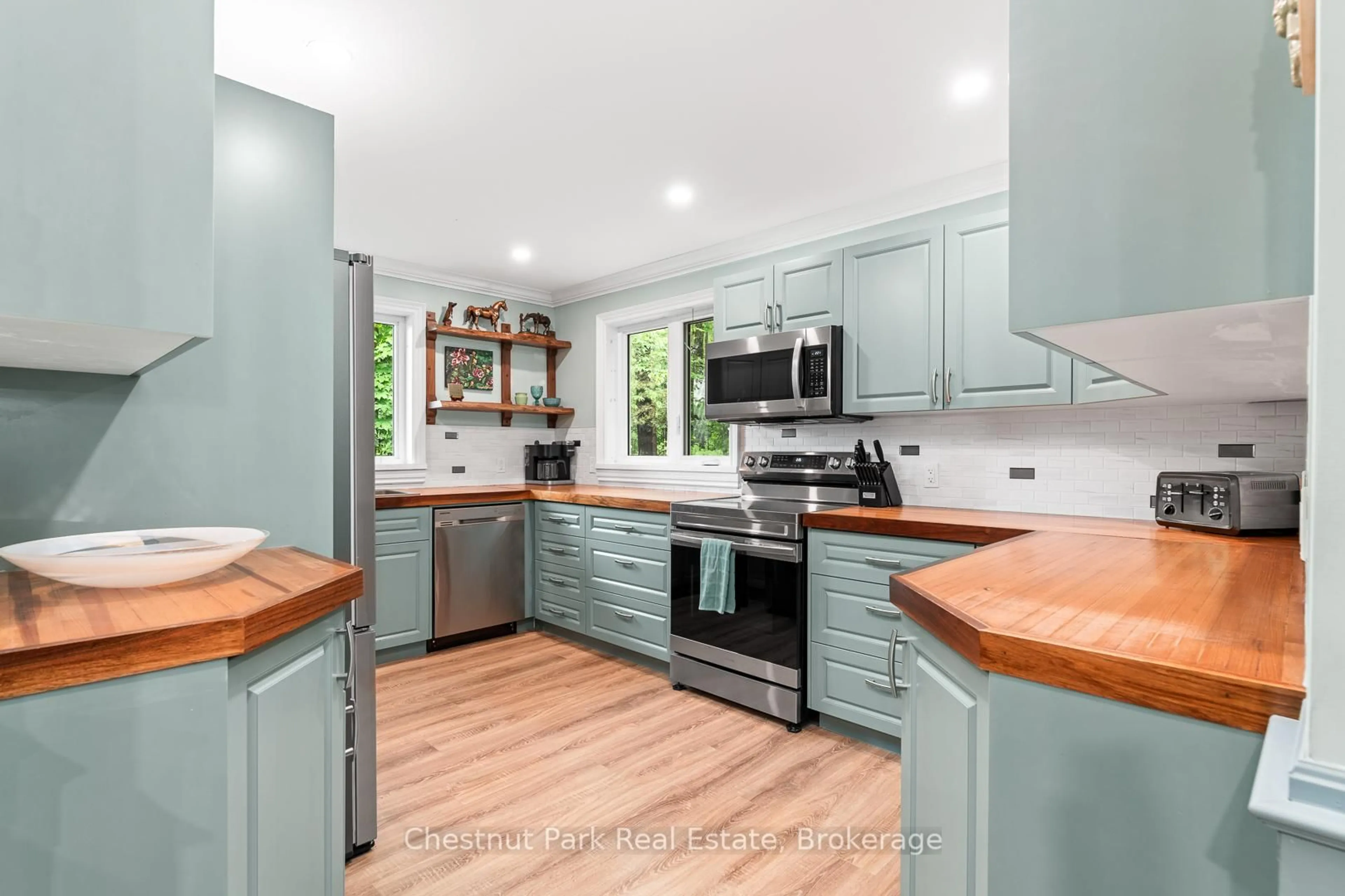 Open concept kitchen, unknown for 1037 Skeleton Lake 3 Rd, Muskoka Lakes Ontario P0B 1M0