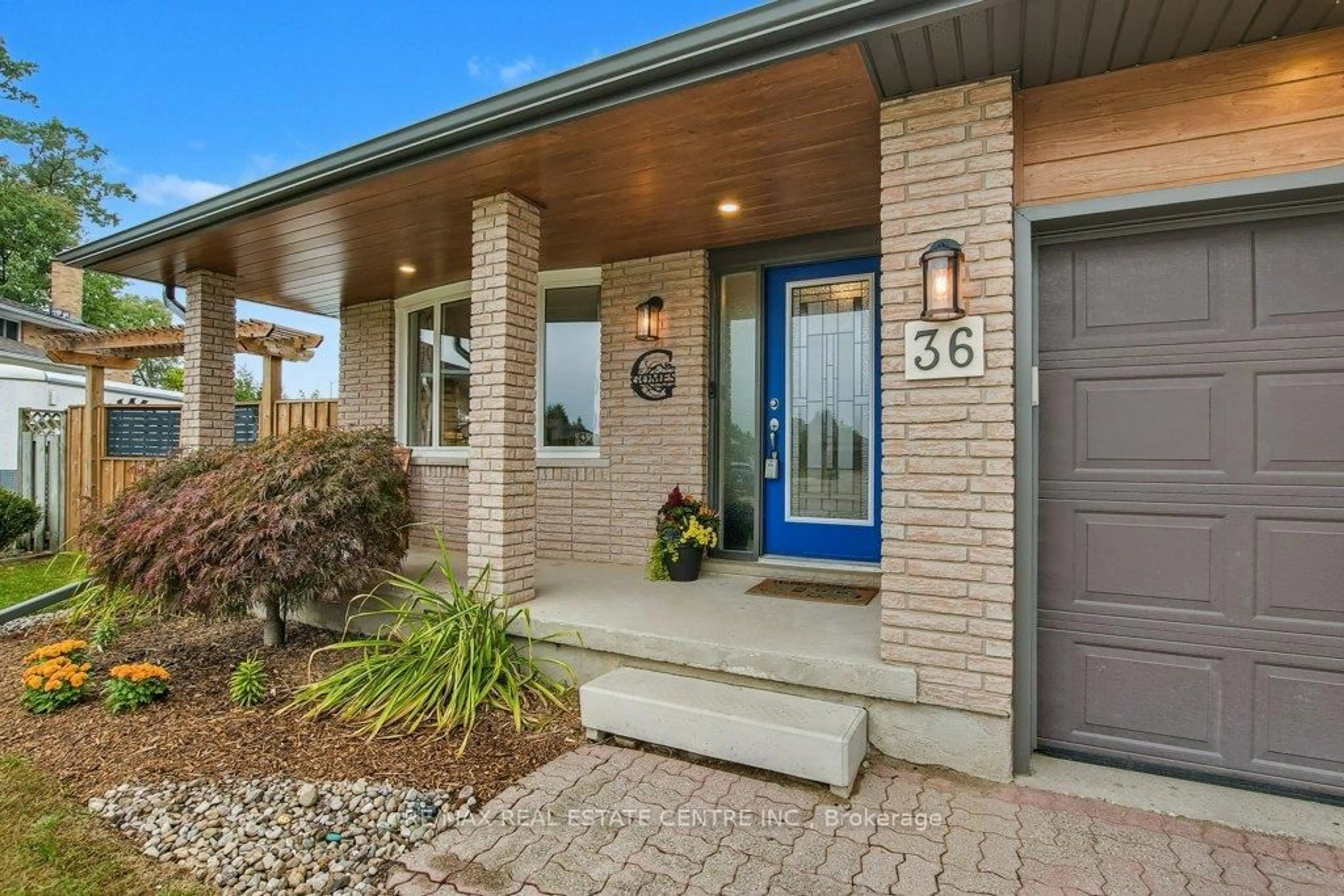 Home with brick exterior material, street for 36 Crystal Crt, Cambridge Ontario N1R 7T2