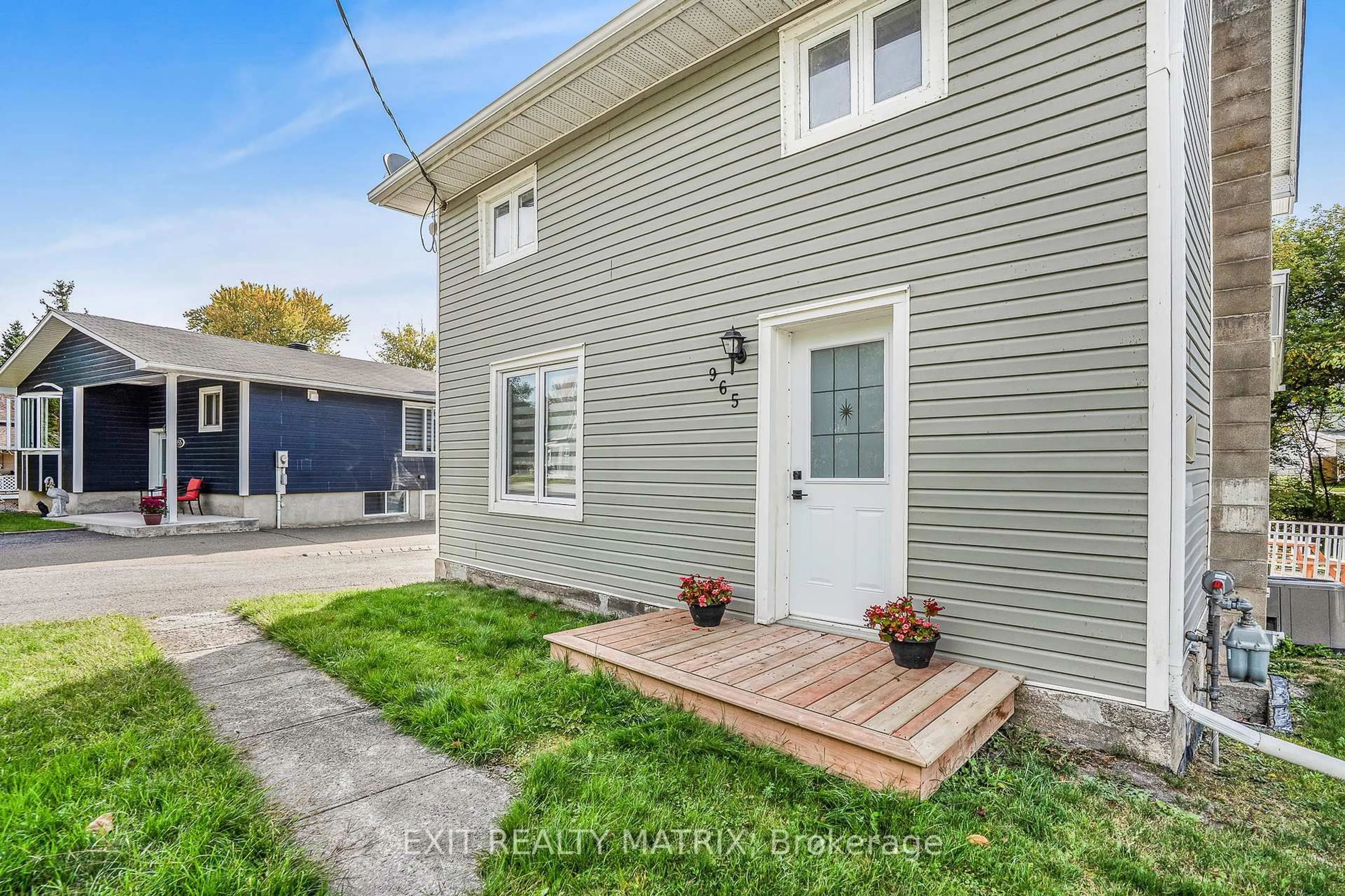 Home with vinyl exterior material, street for 965 Marston St, Champlain Ontario K0B 1K0