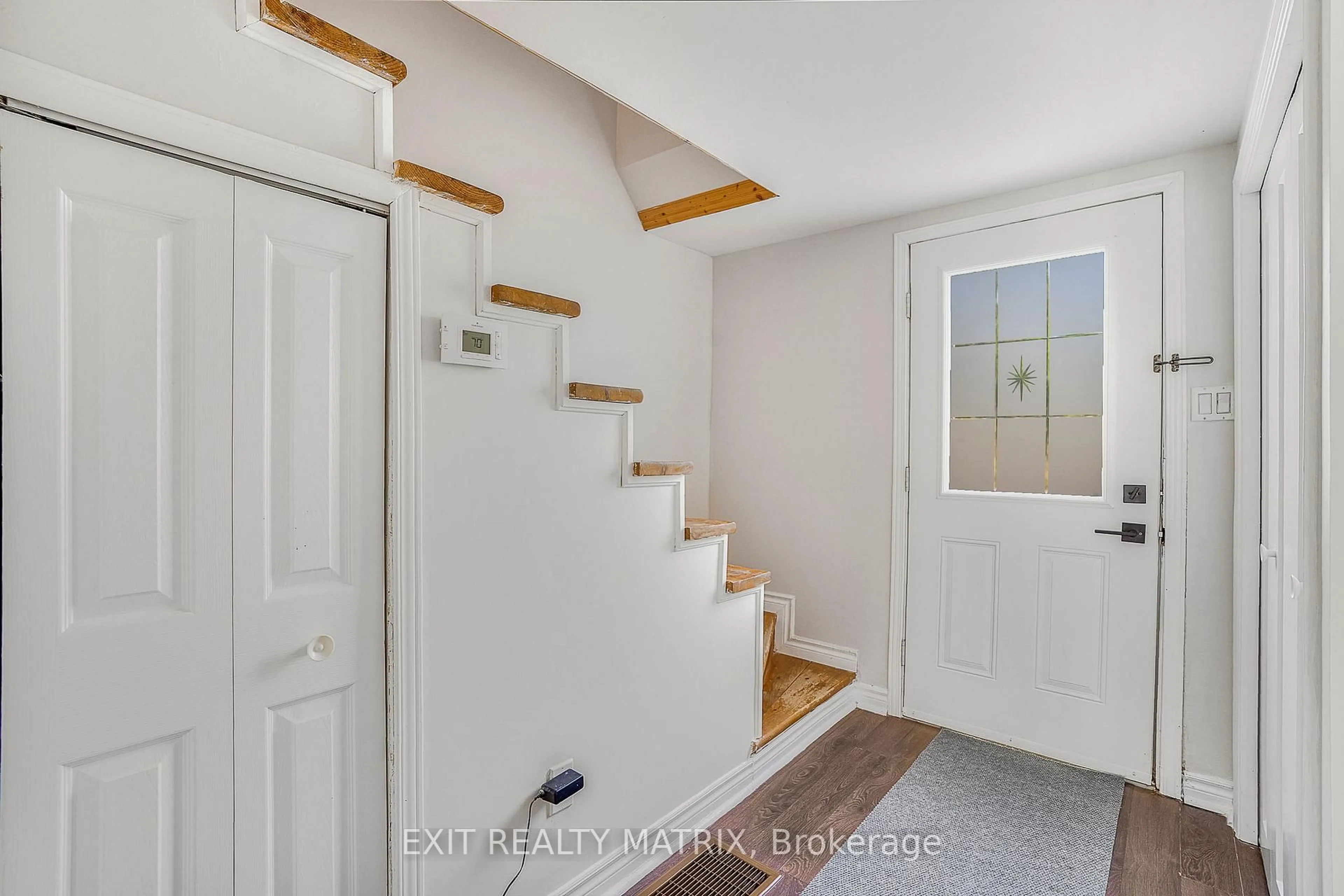 Indoor entryway for 965 Marston St, Champlain Ontario K0B 1K0
