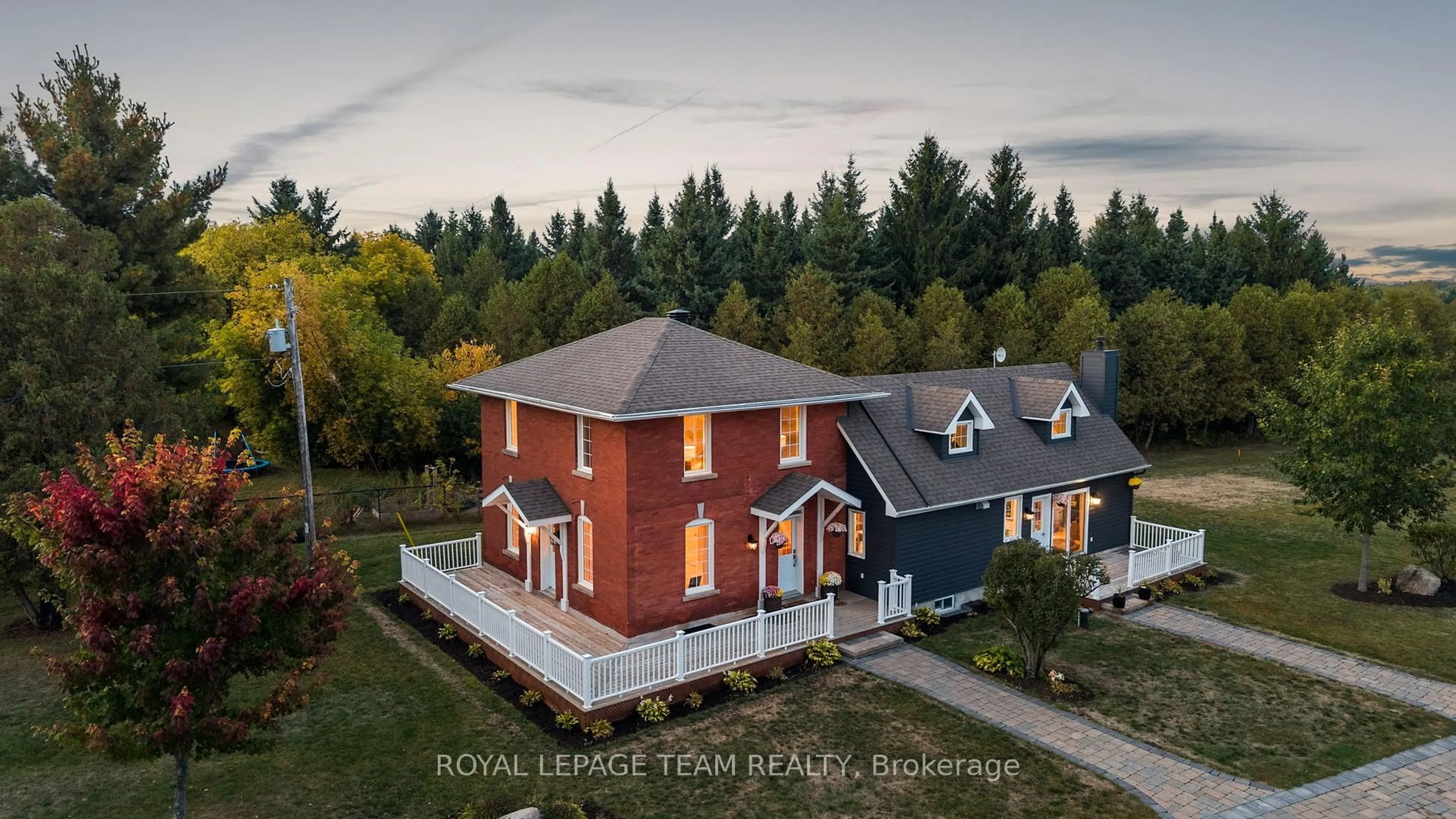 A pic from outside/outdoor area/front of a property/back of a property/a pic from drone, building for 6101 First Line Rd, Kars Ontario K0A 2E0