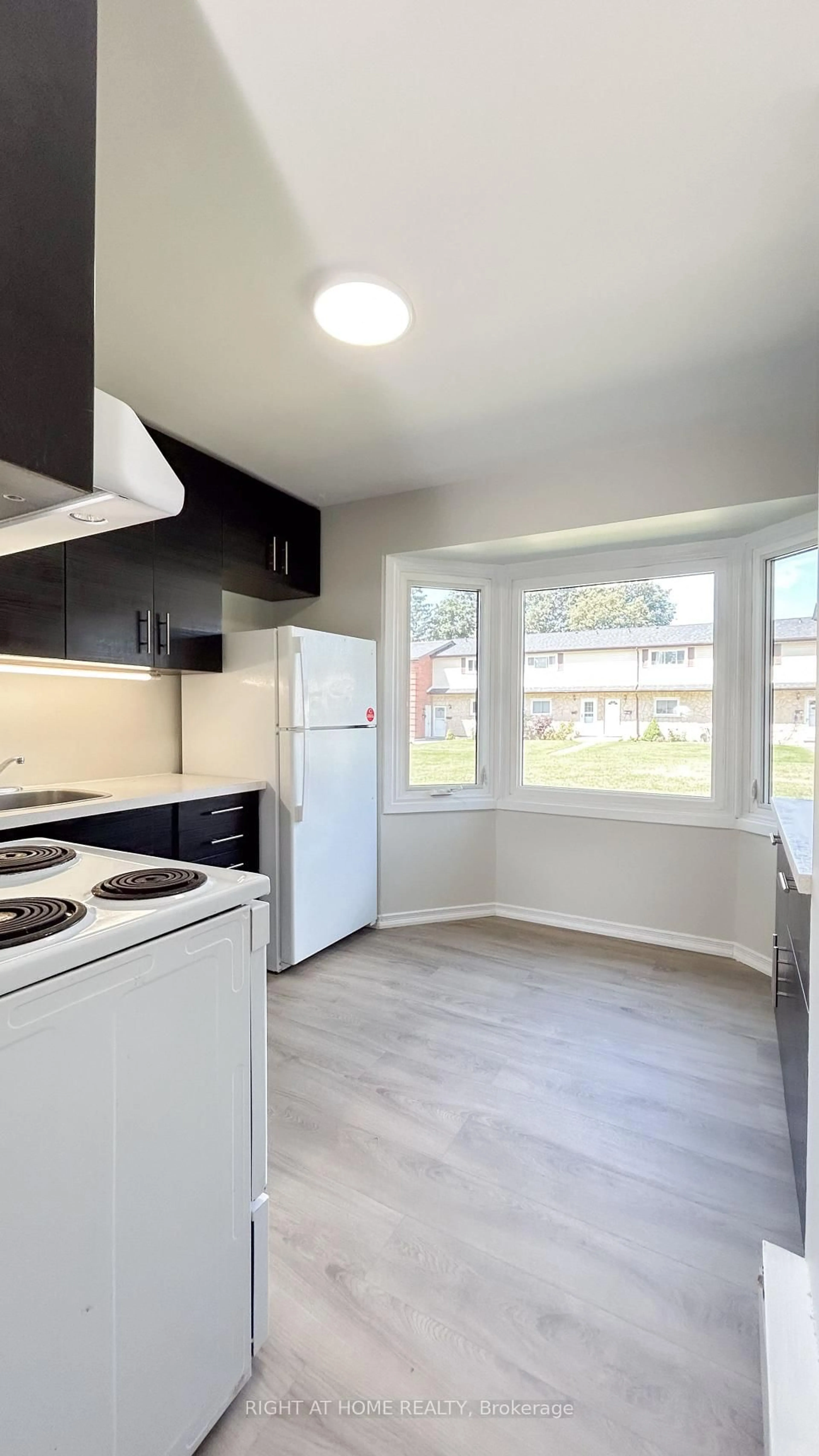Standard kitchen, unknown for 160 Jansen Ave #32, Kitchener Ontario N2A 2L7