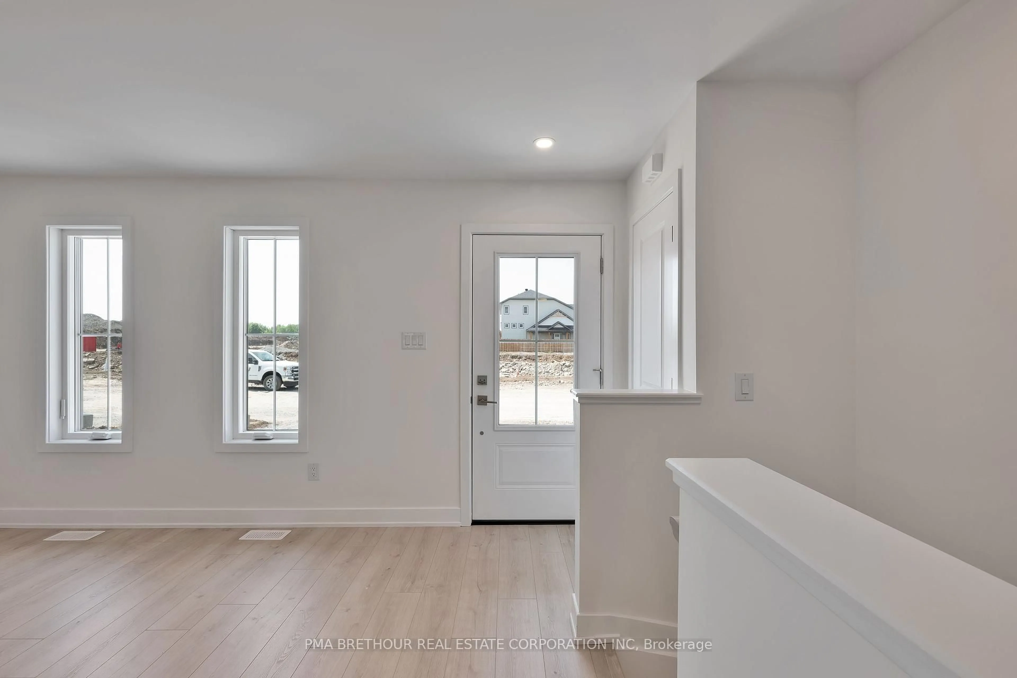 Indoor entryway for 154 Doctor Agnes Craine Dr, Smiths Falls Ontario K7A 0A5