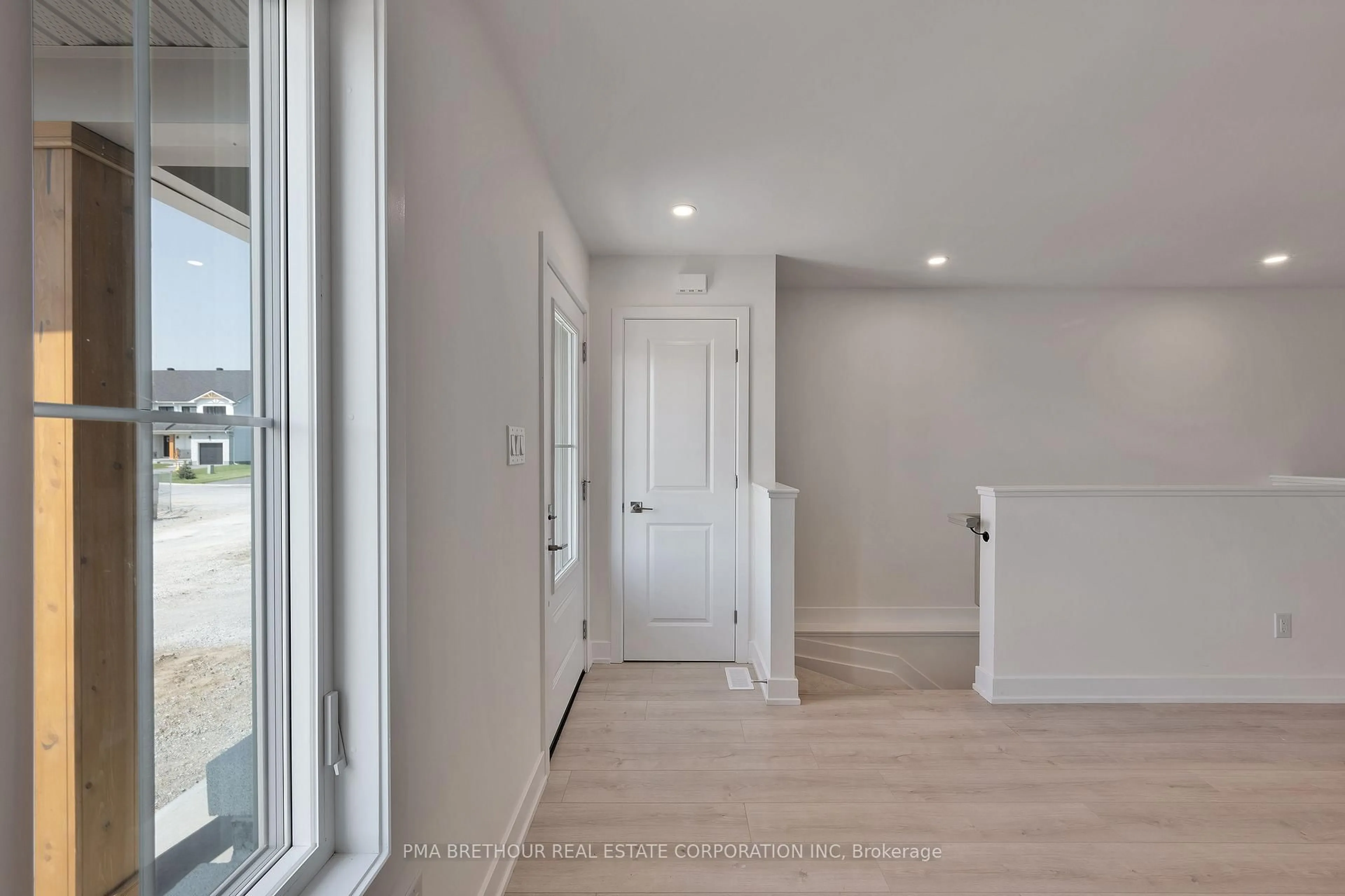 Indoor entryway for 154 Doctor Agnes Craine Dr, Smiths Falls Ontario K7A 0A5