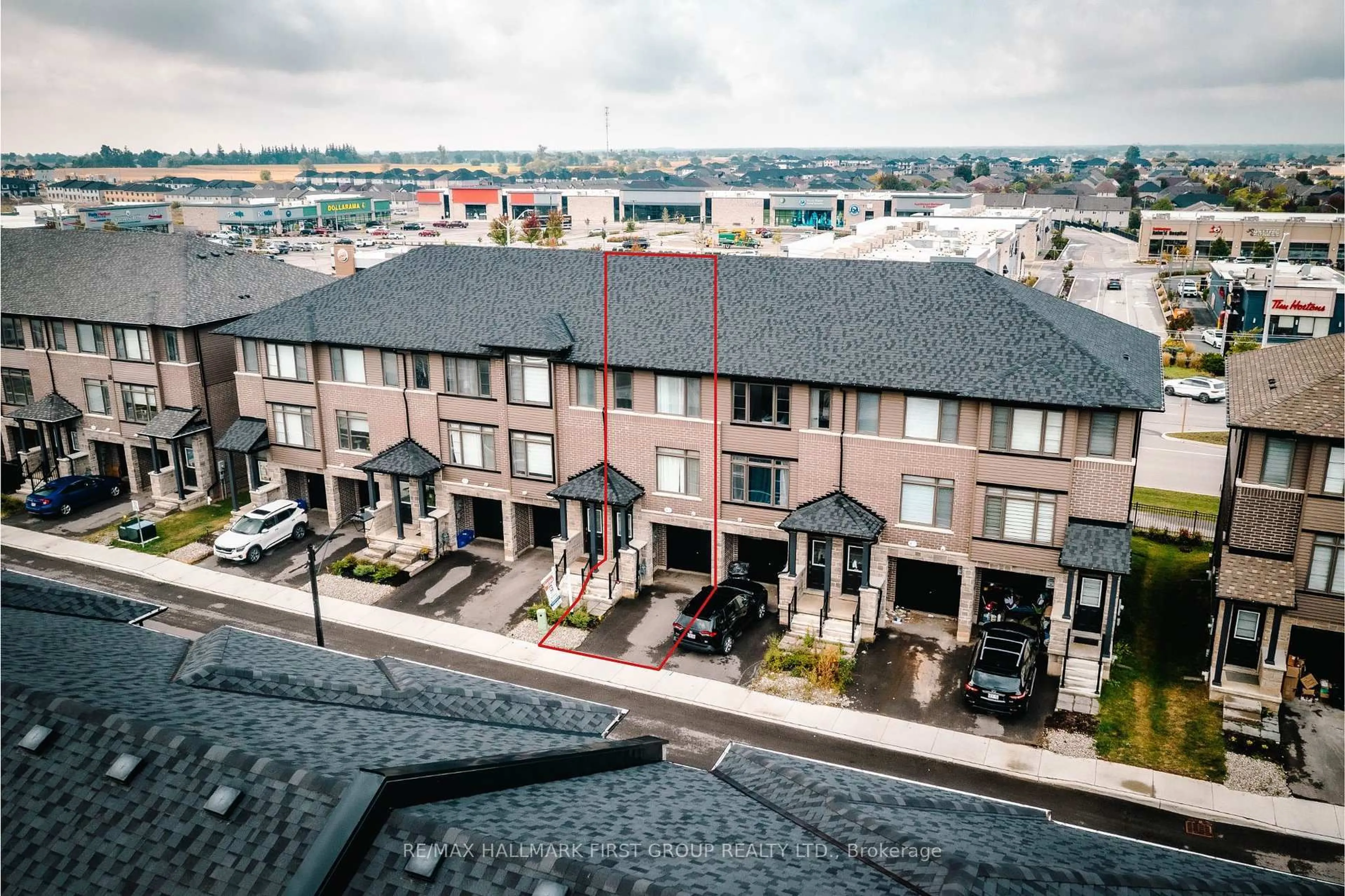 A pic from outside/outdoor area/front of a property/back of a property/a pic from drone, unknown for 120 Court Dr #28, Brant Ontario N3L 0N2