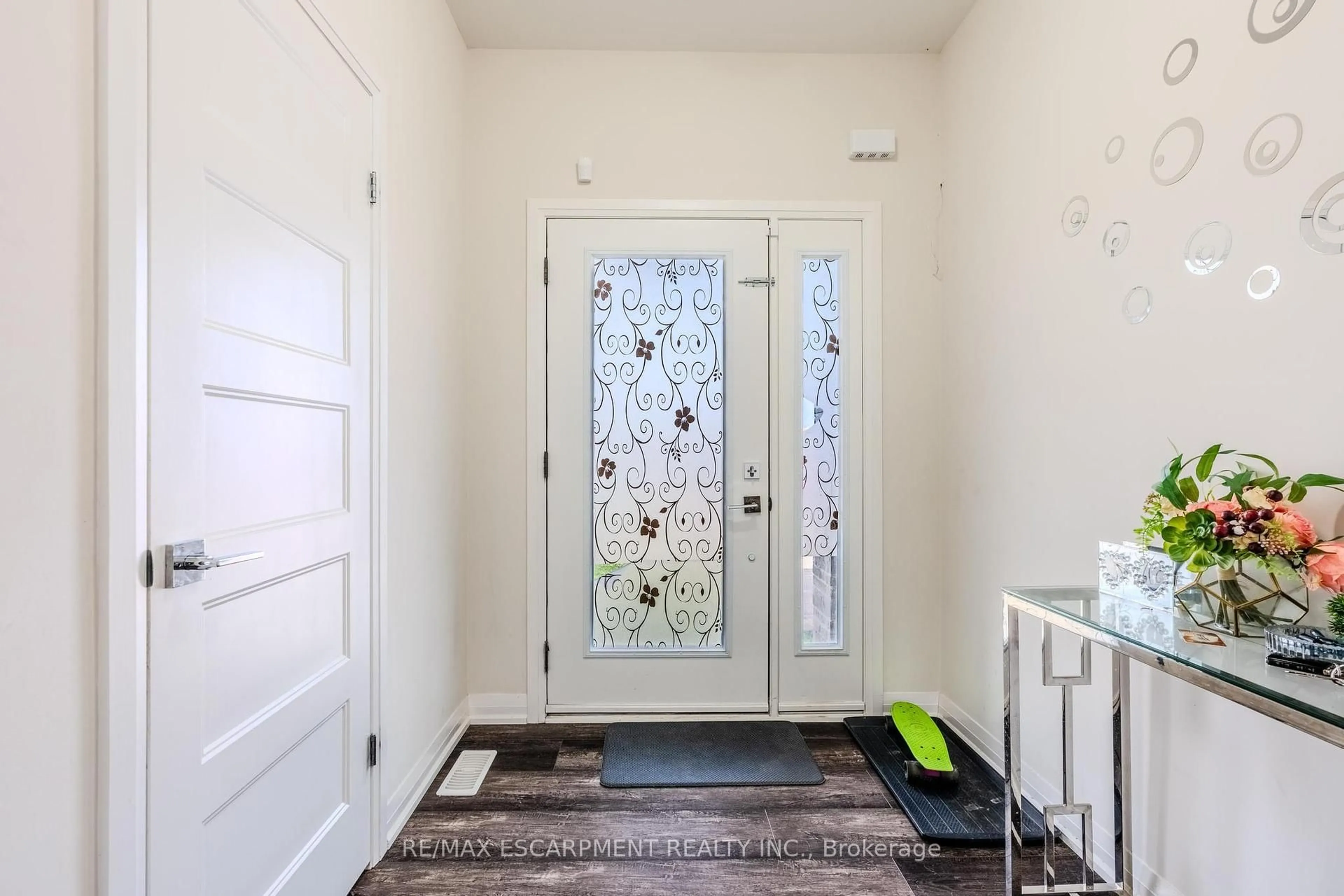 Indoor entryway for 78 Jayla Lane, West Lincoln Ontario L0R 2A0