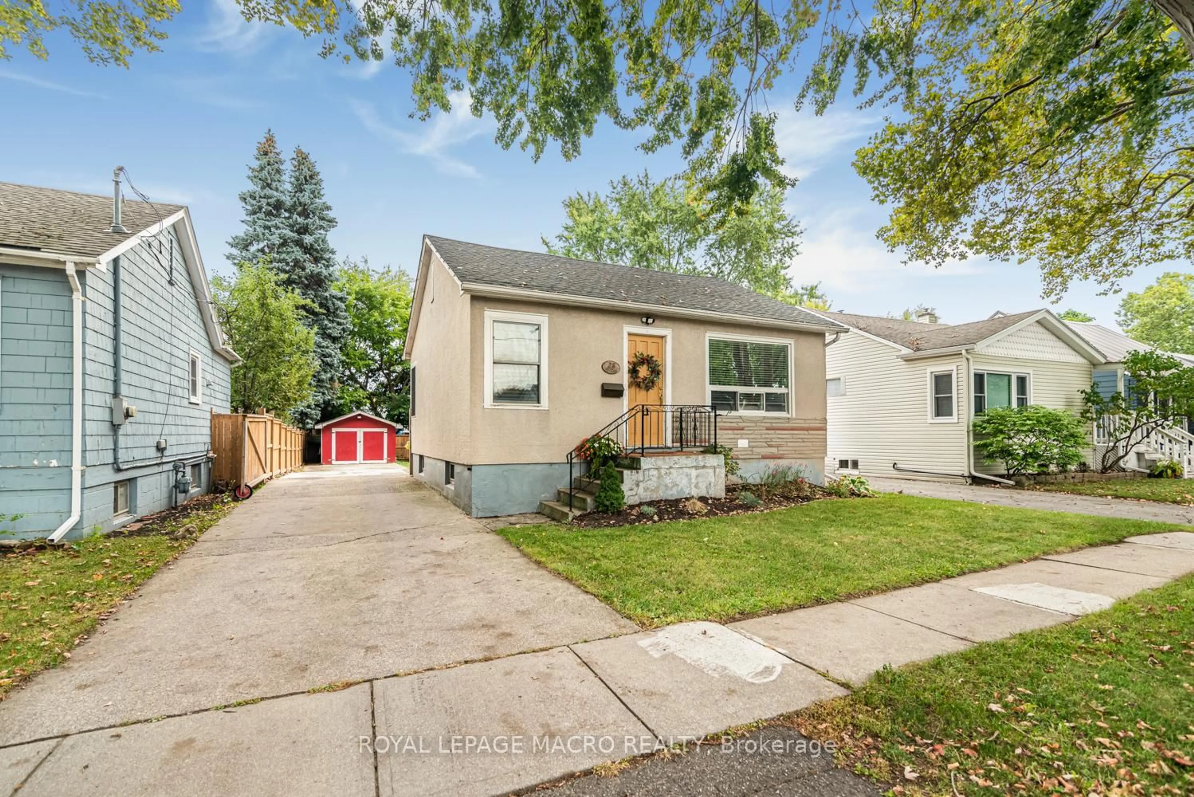 Home with vinyl exterior material, street for 28 Longfellow Ave, St. Catharines Ontario L2R 6N5