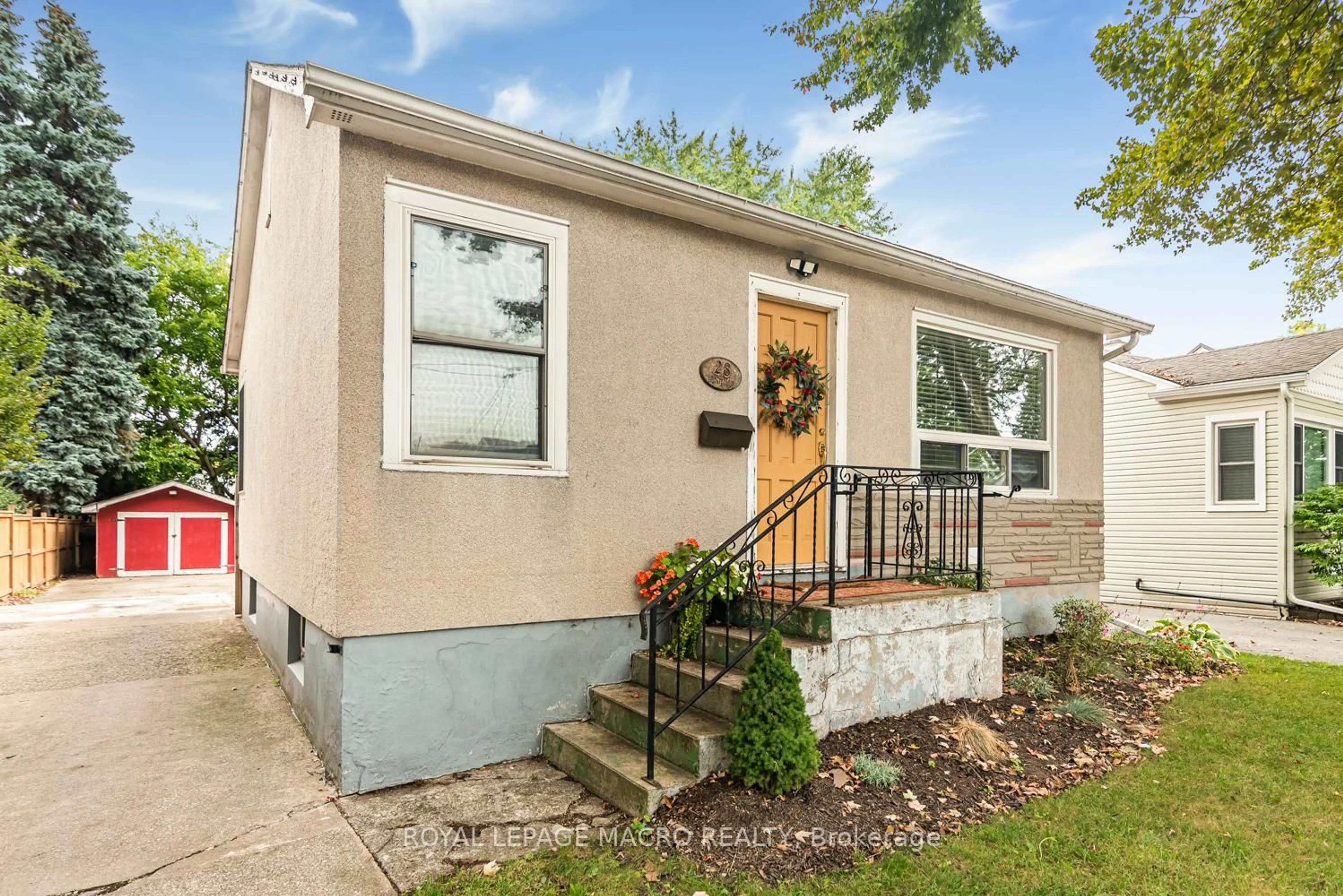 Home with vinyl exterior material, street for 28 Longfellow Ave, St. Catharines Ontario L2R 6N5