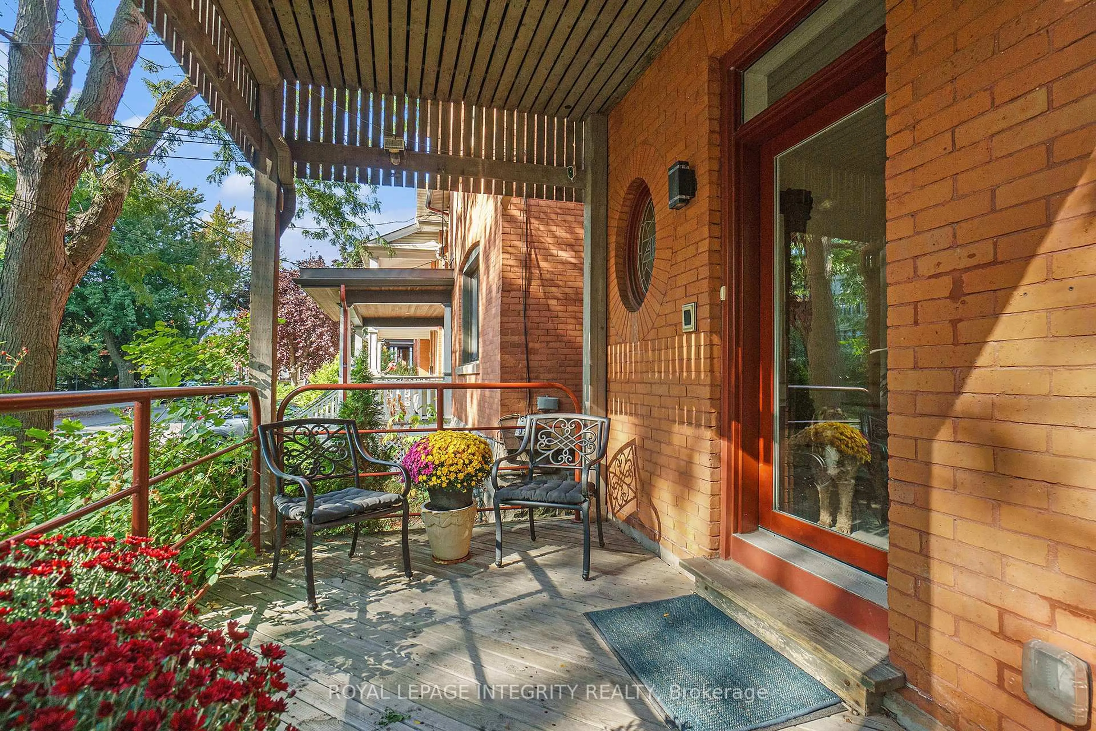 Patio, street for 45 Mcleod St, Ottawa Ontario K2P 0Z4