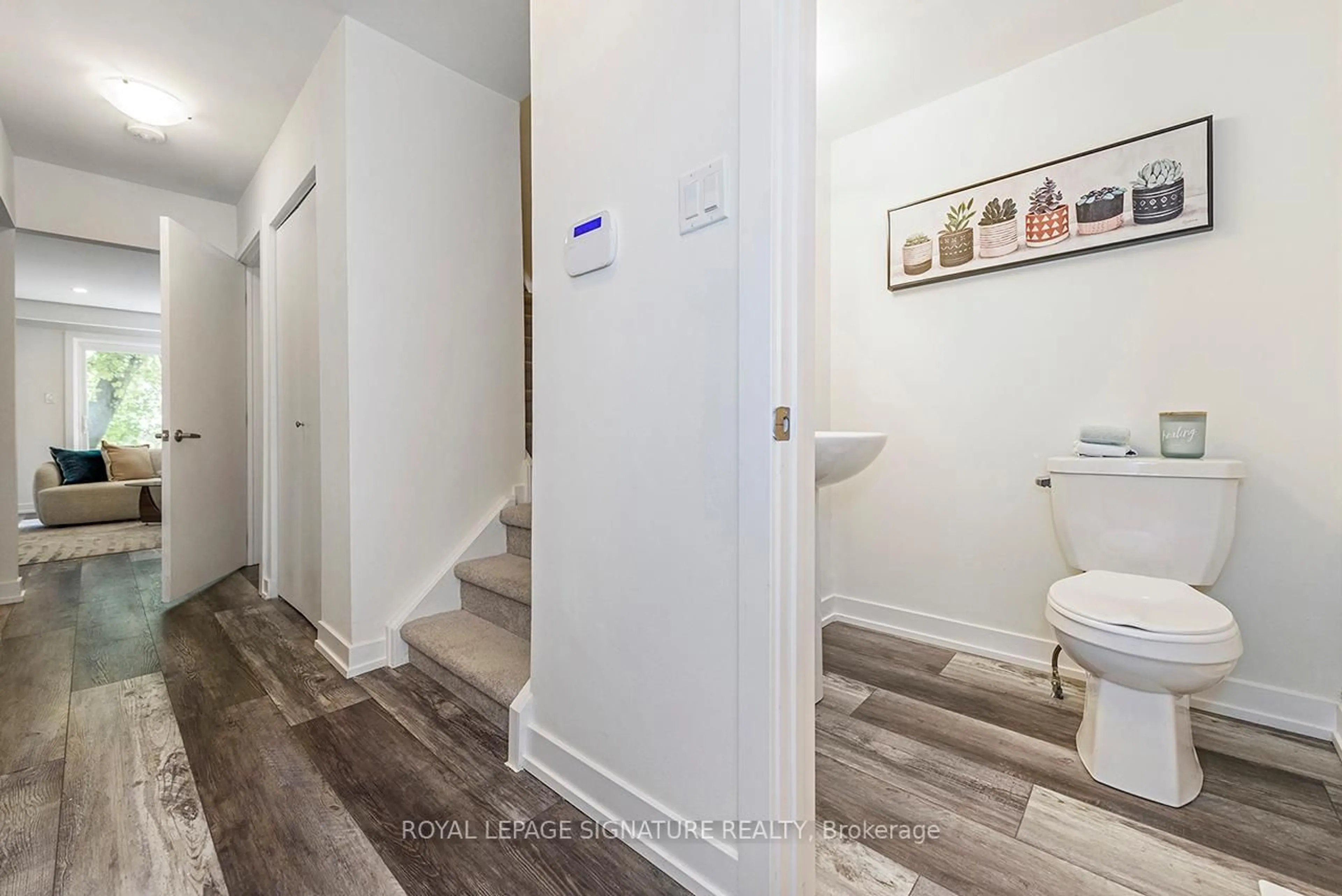 Indoor entryway for 1444 Upper Ottawa St #21, Hamilton Ontario L8W 1L3