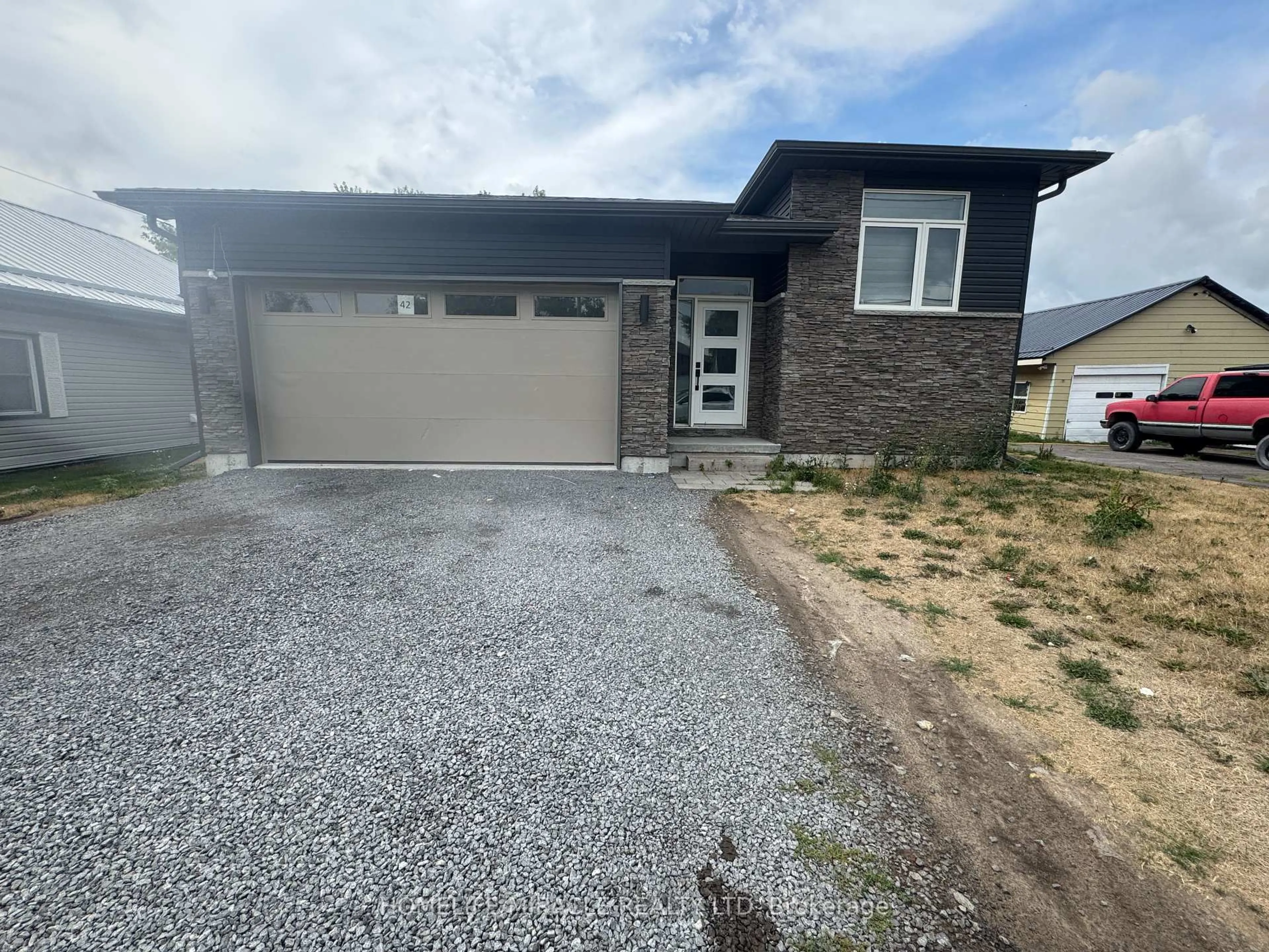 Unknown for 42 Centre St, Belleville Ontario K8N 4W6