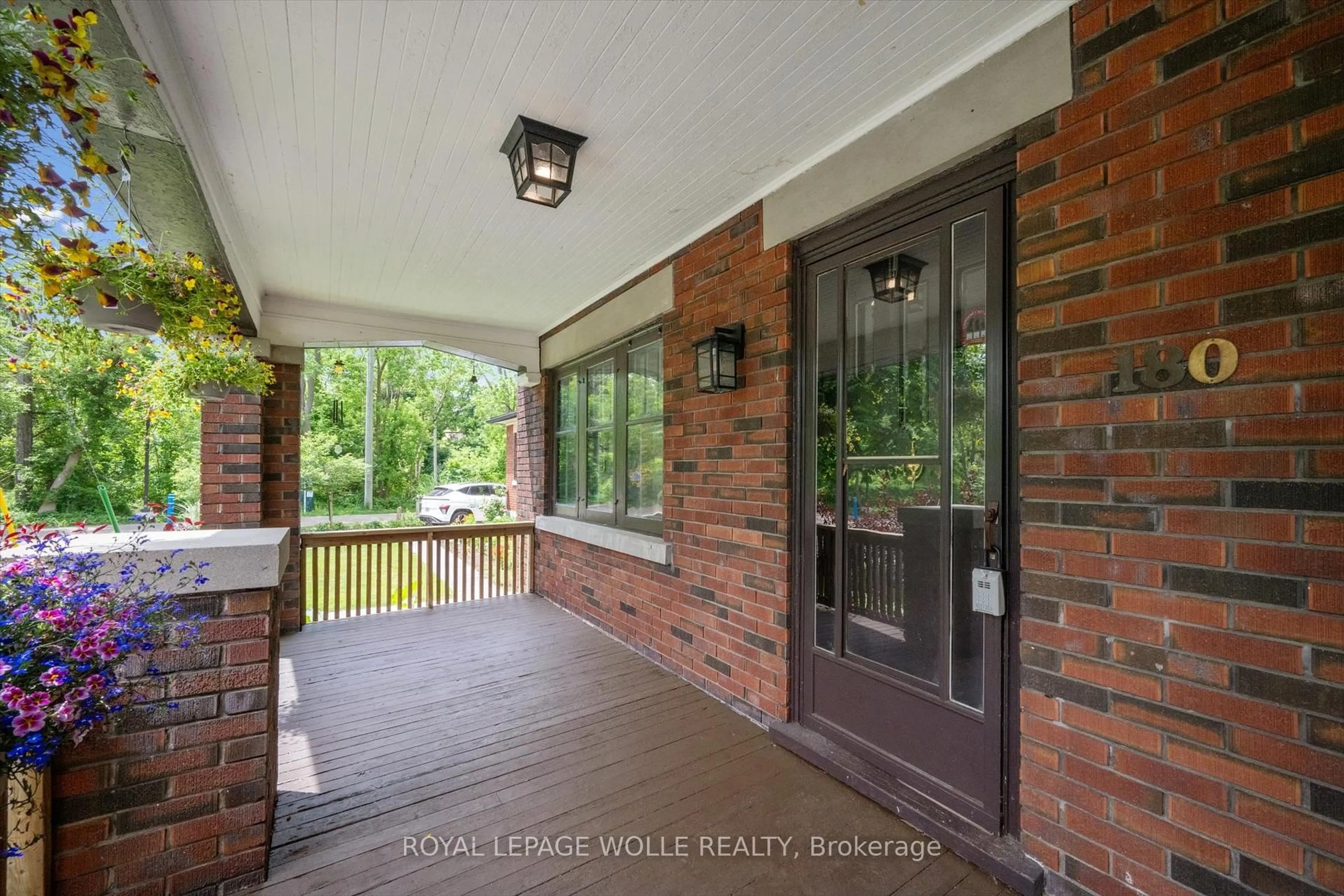 Indoor entryway for 180 David St, Kitchener Ontario N2G 1Y5