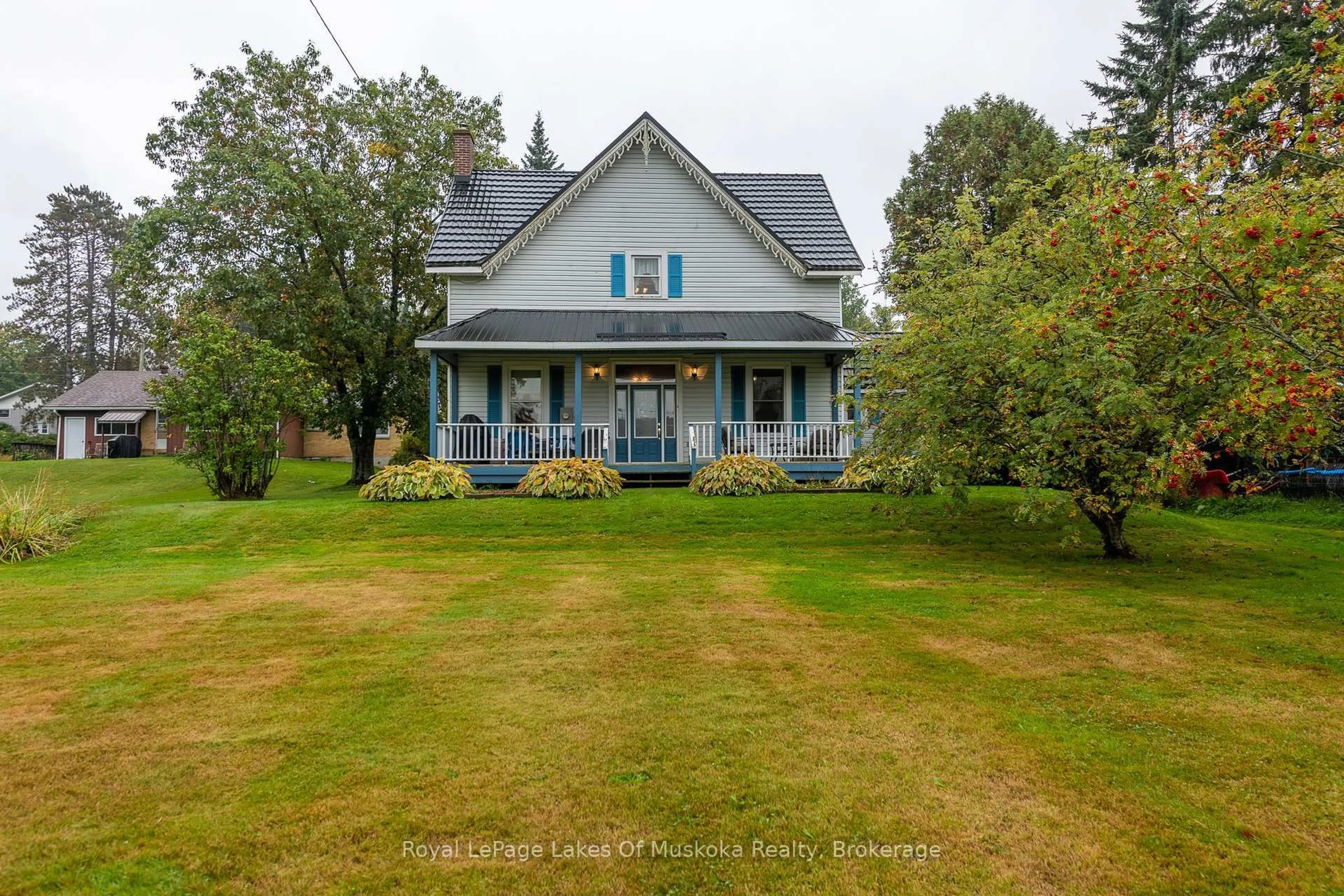A pic from outside/outdoor area/front of a property/back of a property/a pic from drone, unknown for 97 James St, Burk's Falls Ontario P0A 1C0