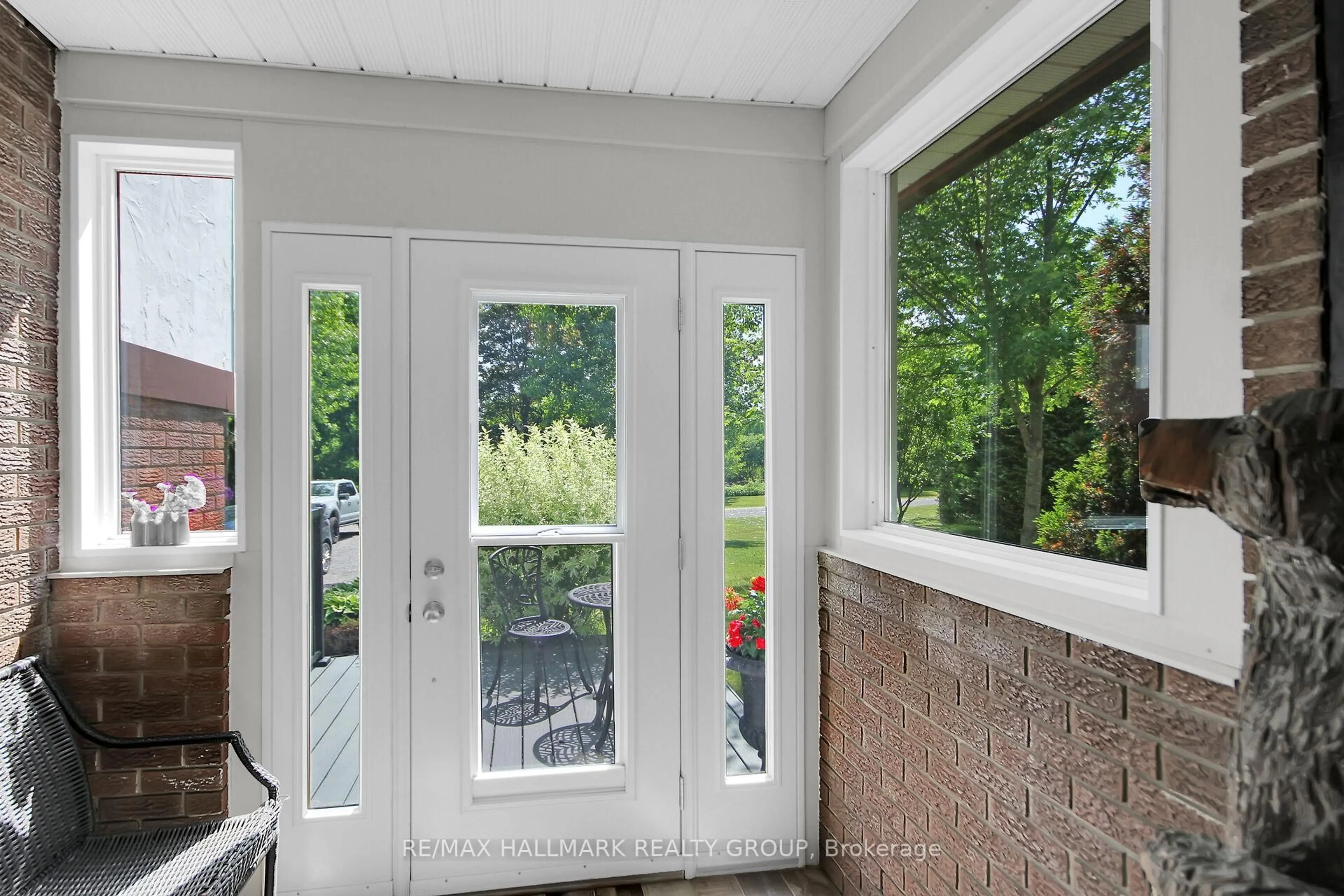 Indoor entryway for 6942 Gallagher Rd, North Gower Ontario K0A 2T0