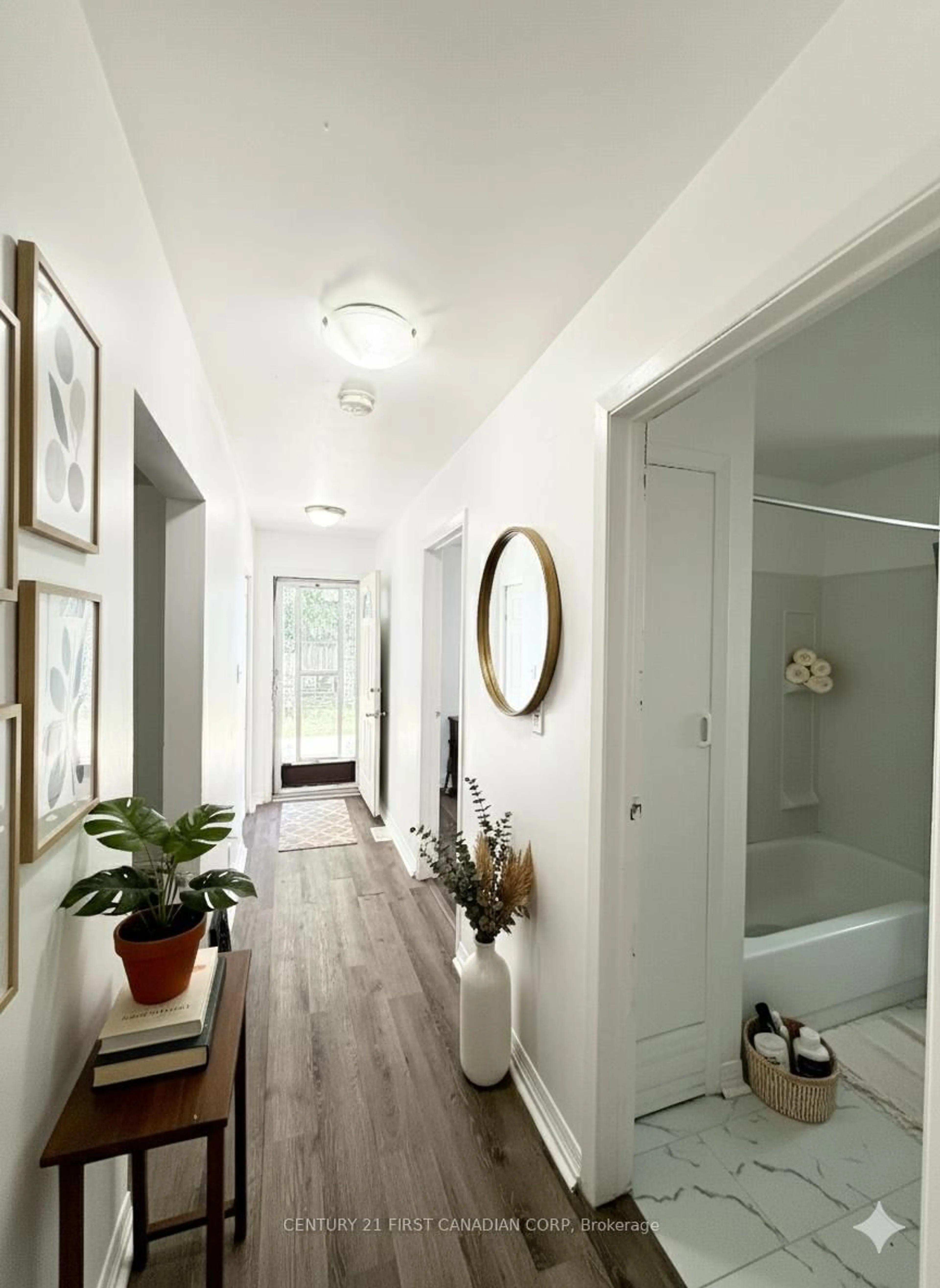 Indoor entryway for 197 Clarence St, London East Ontario N6B 2J8