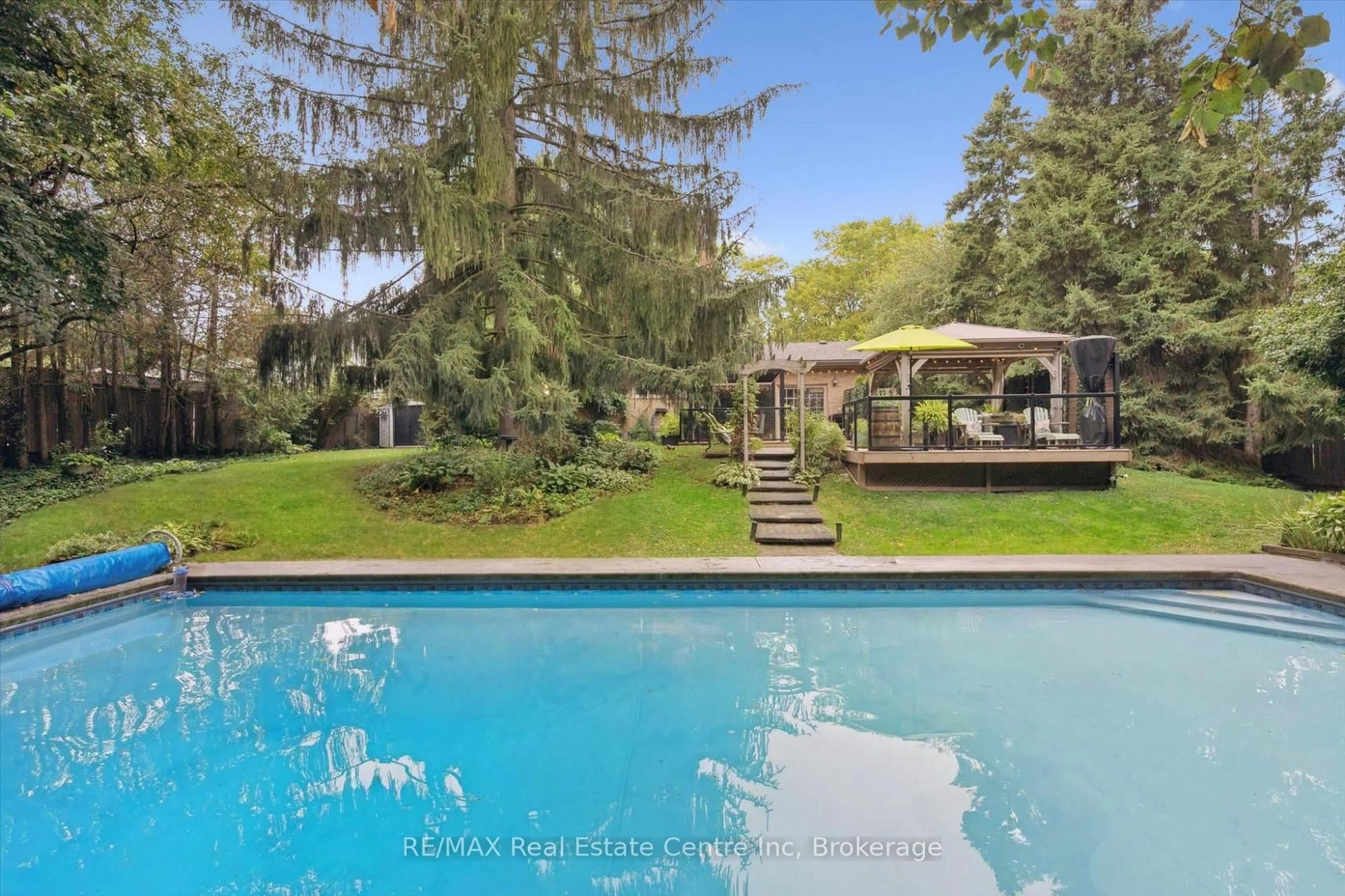 Pool for 4 Berkley Pl, Guelph Ontario N1E 1E6