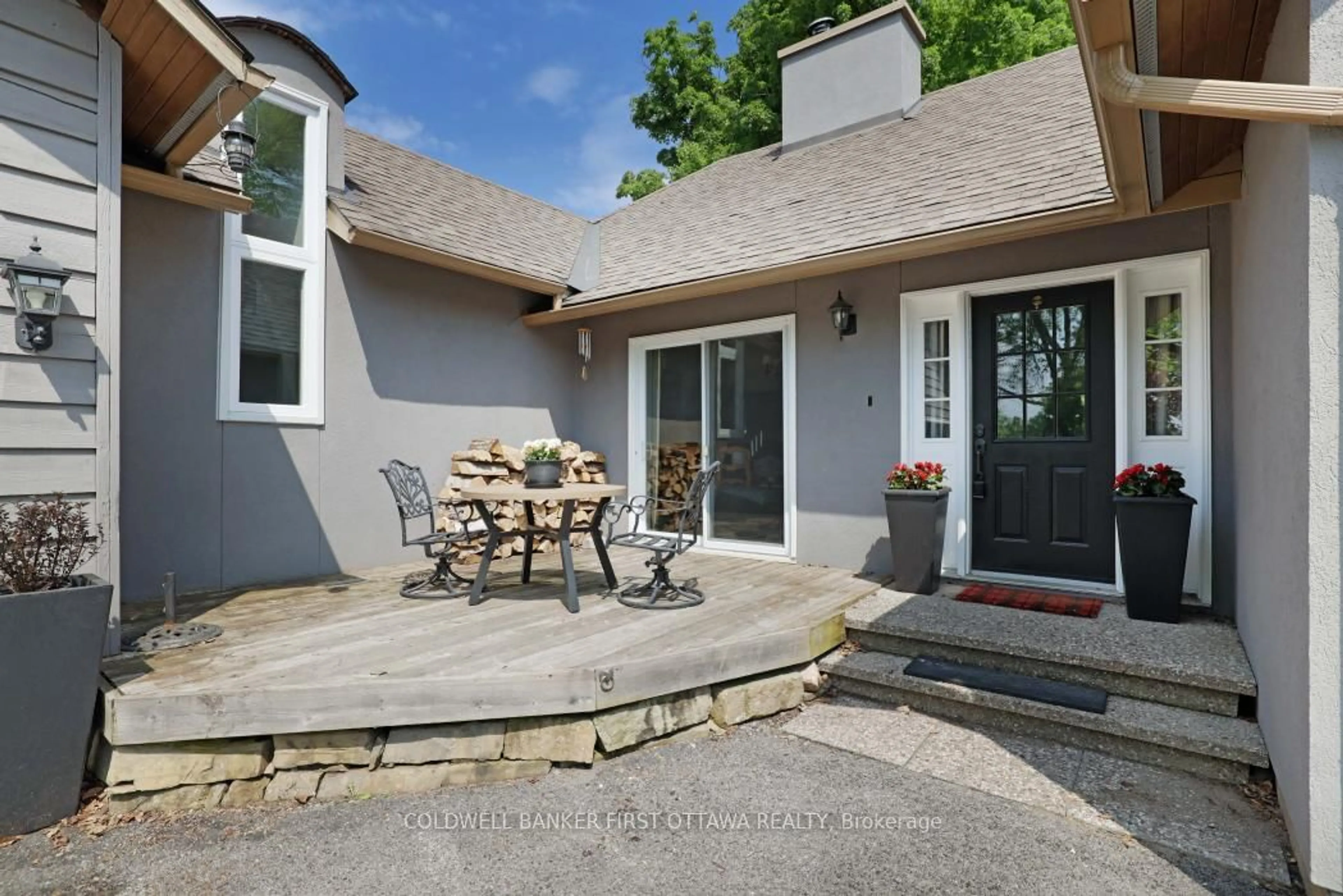 Patio, street for 2060 Fifth Line Rd, Ottawa Ontario K0A 1T0