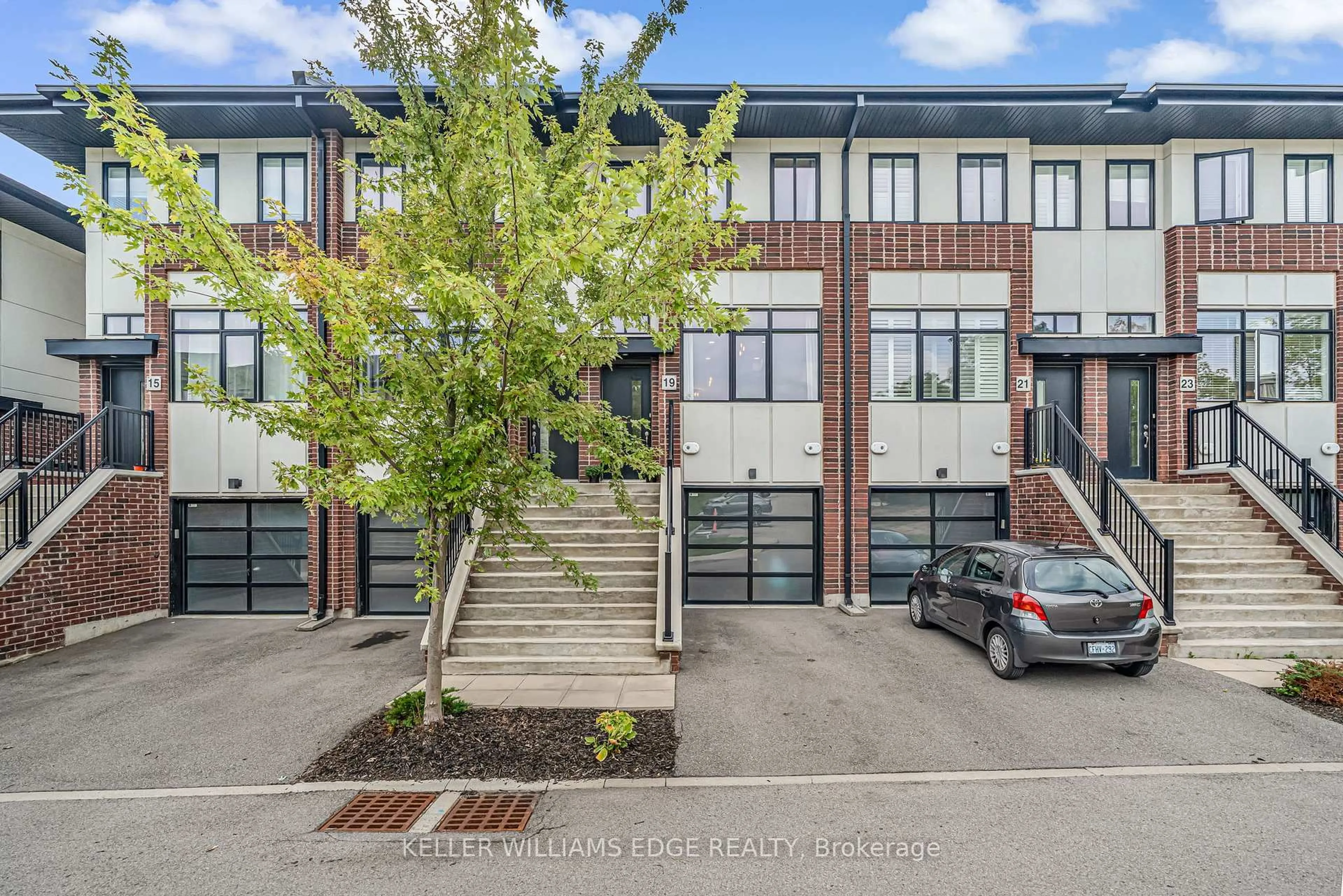 A pic from outside/outdoor area/front of a property/back of a property/a pic from drone, street for 19 Mulhollard Lane, Hamilton Ontario L9G 0H3