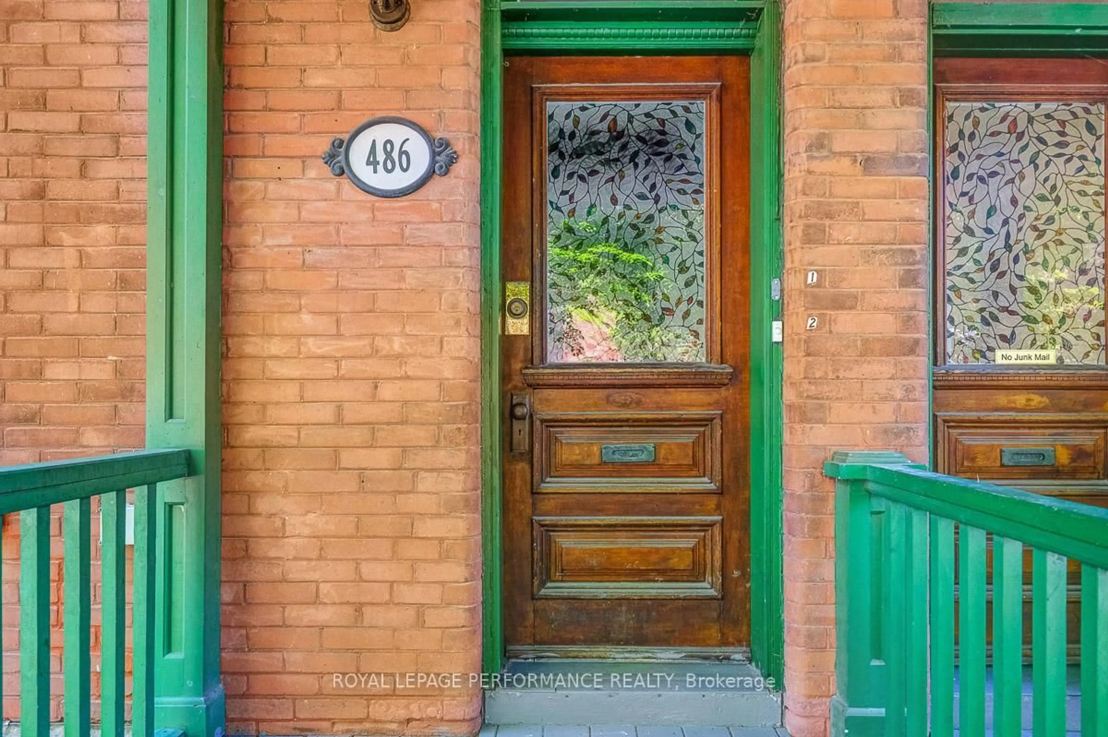 Indoor entryway for 486-488 Lisgar St, Ottawa Ontario K1R 5H3