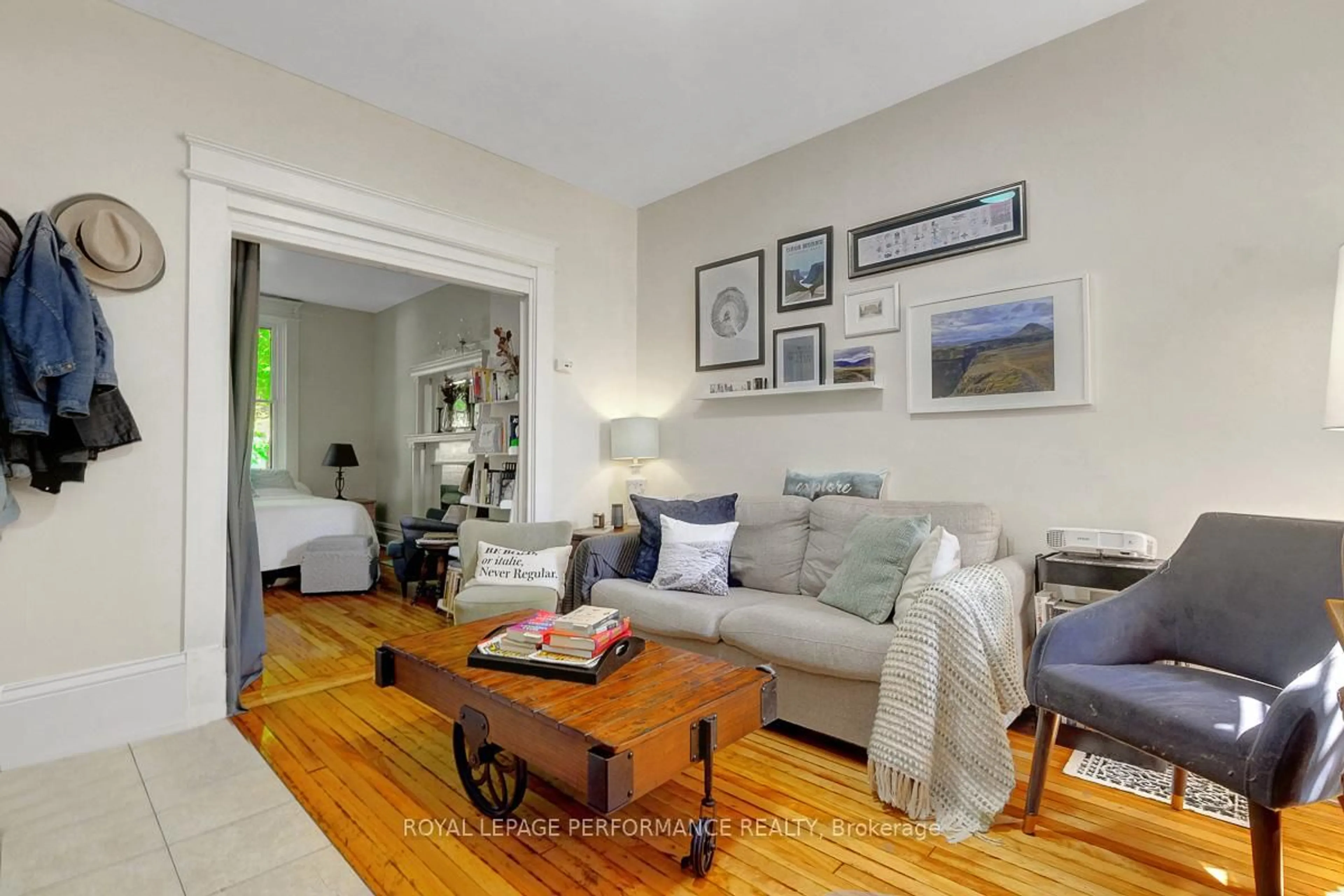 Living room with furniture, unknown for 486-488 Lisgar St, Ottawa Ontario K1R 5H3
