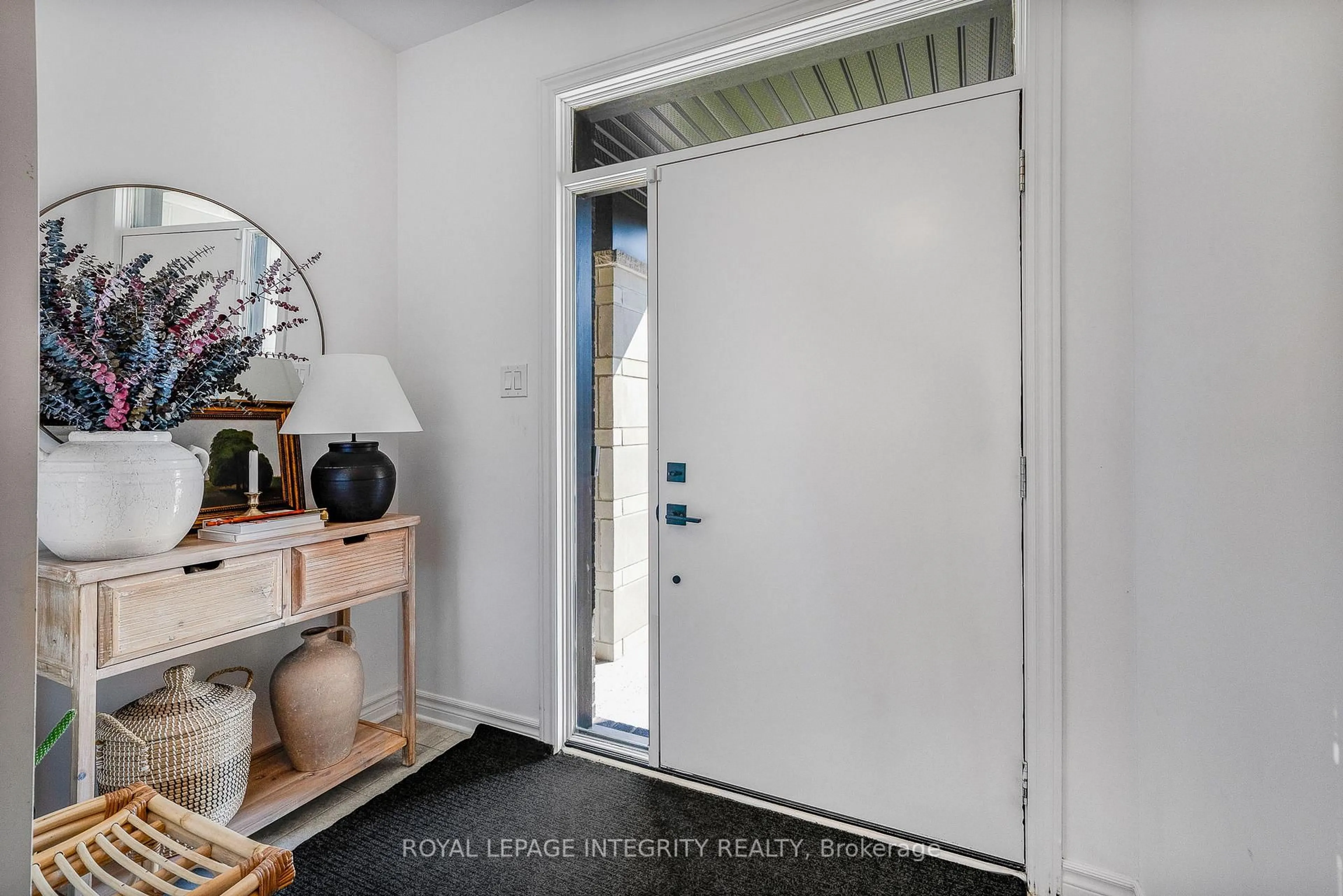 Indoor entryway for 181 Crevasse Rd, Ottawa Ontario K1W 0H8